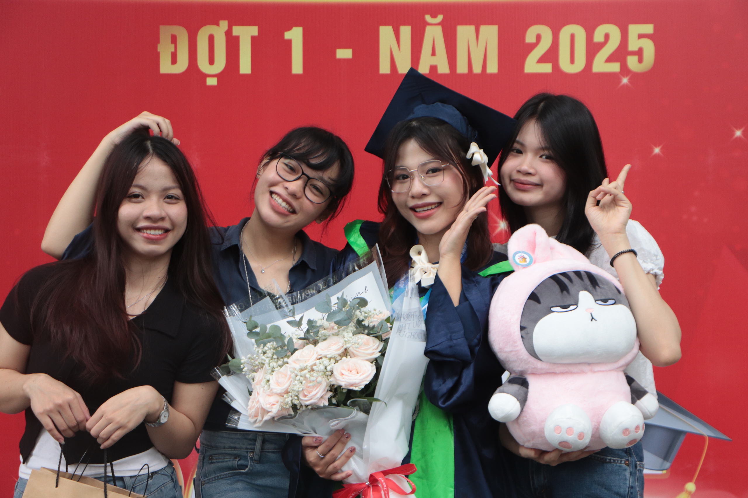 Lễ tốt nghiệp UIT 2025: Khép lại hành trình tri thức, mở lối tương lai- Ảnh 2. Lễ tốt nghiệp UIT 2025: Khép lại hành trình tri thức, mở lối tương lai- Ảnh 2.