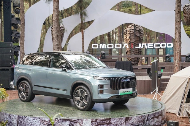 ‘Ế ẩm’, xe Trung Quốc Omoda C5 và Jaecoo J7 giảm giá gần 100 triệu đồng - Ảnh 2.