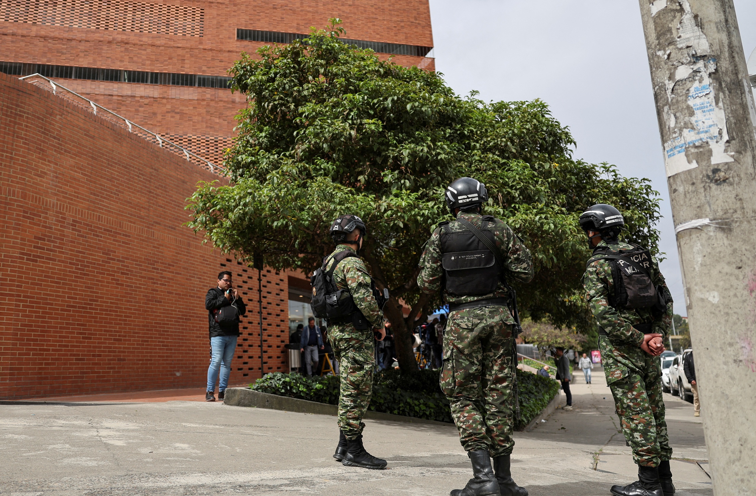 Bất ngờ nghi phạm bắn thượng nghị sĩ Colombia đang tranh cử Bất ngờ nghi phạm bắn thượng nghị sĩ Colombia đang tranh cử