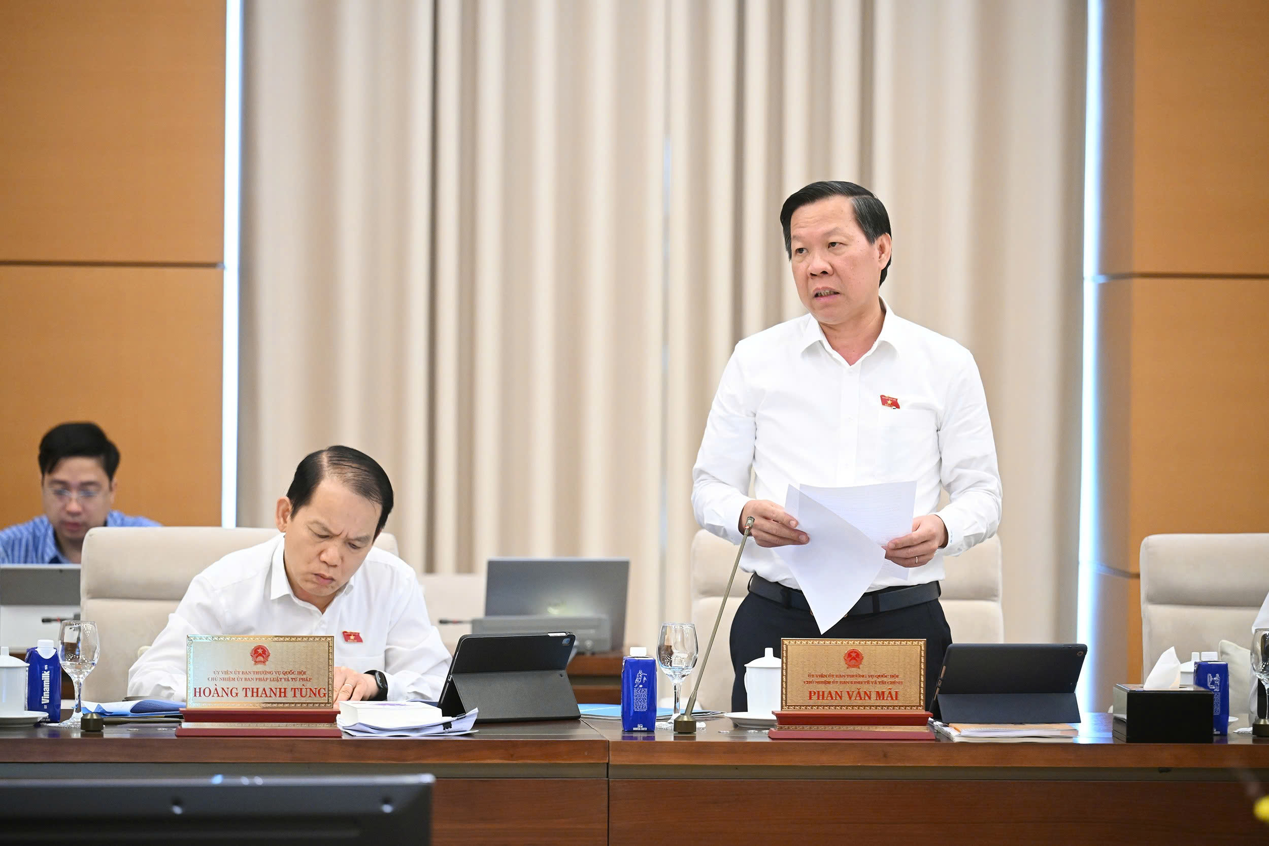 Chủ tịch Quốc hội: ‘Vừa qua doanh nghiệp phát hành trái phiếu tràn lan’