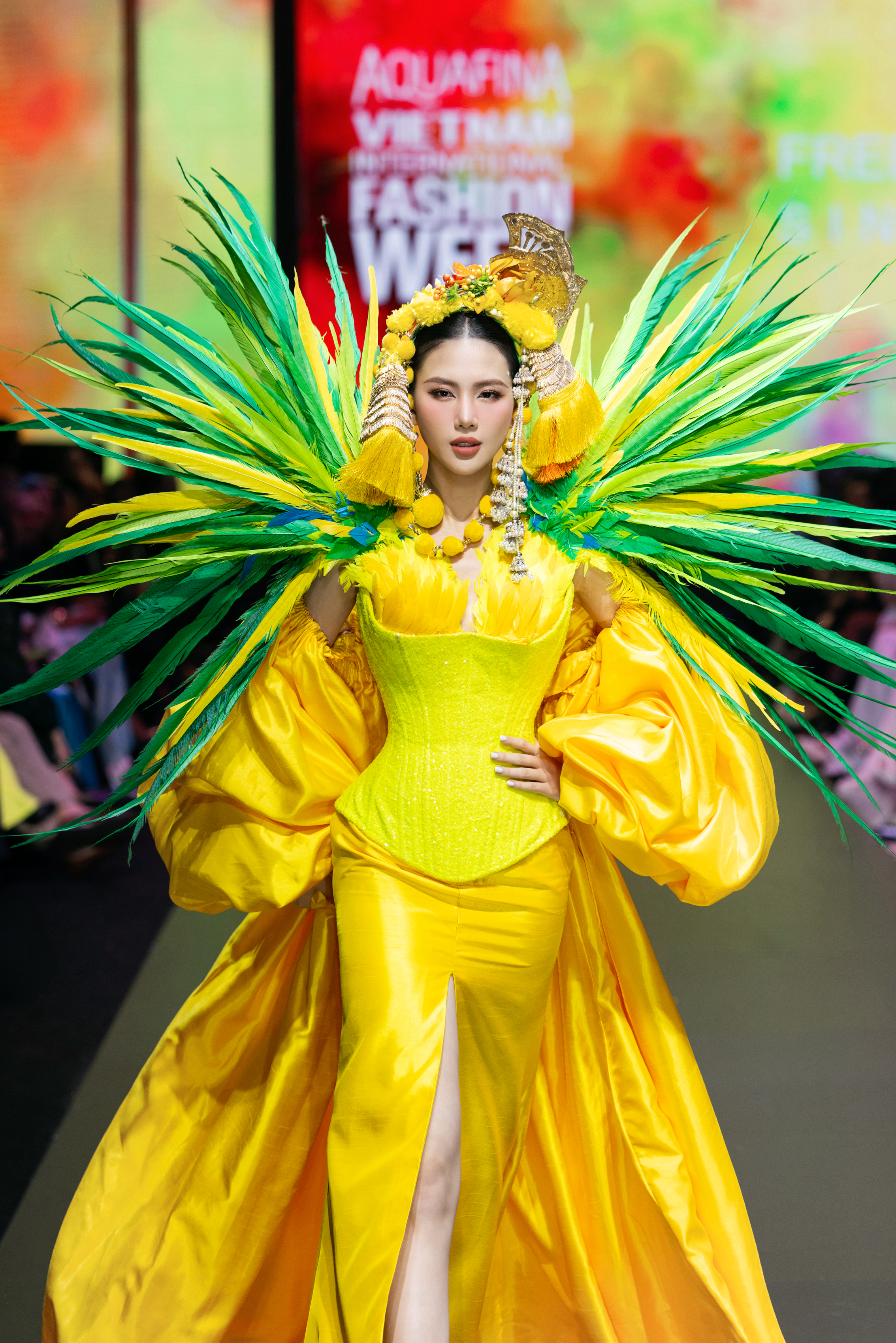 Bùi Quỳnh Hoa đắt show sau khi kết thúc nhiệm kỳ - Ảnh 7.