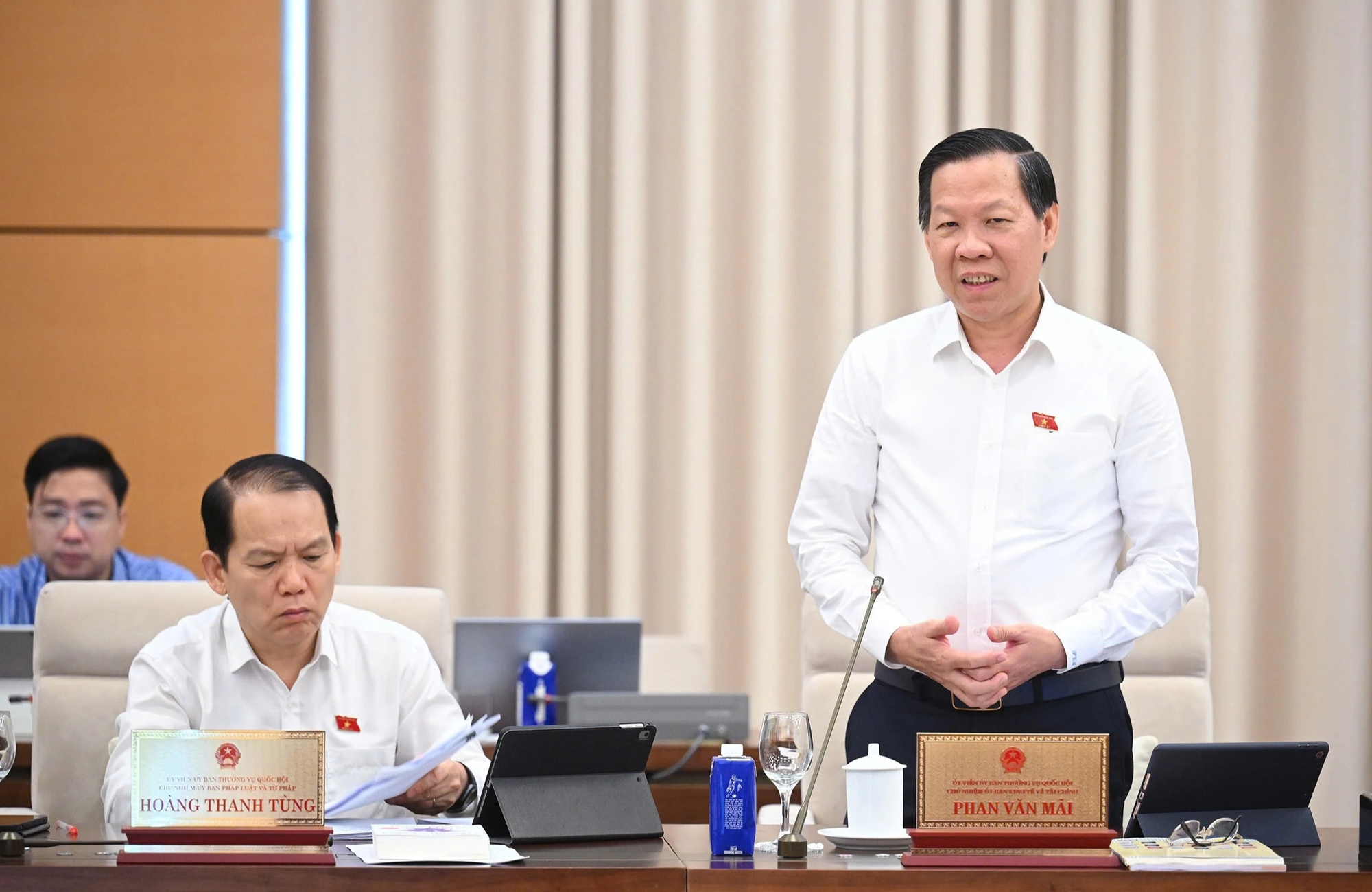 'Lương nhà giáo không chỉ xếp cao nhất mà phải gấp đôi, gấp 3'- Ảnh 1. 'Lương nhà giáo không chỉ xếp cao nhất mà phải gấp đôi, gấp 3'- Ảnh 1.