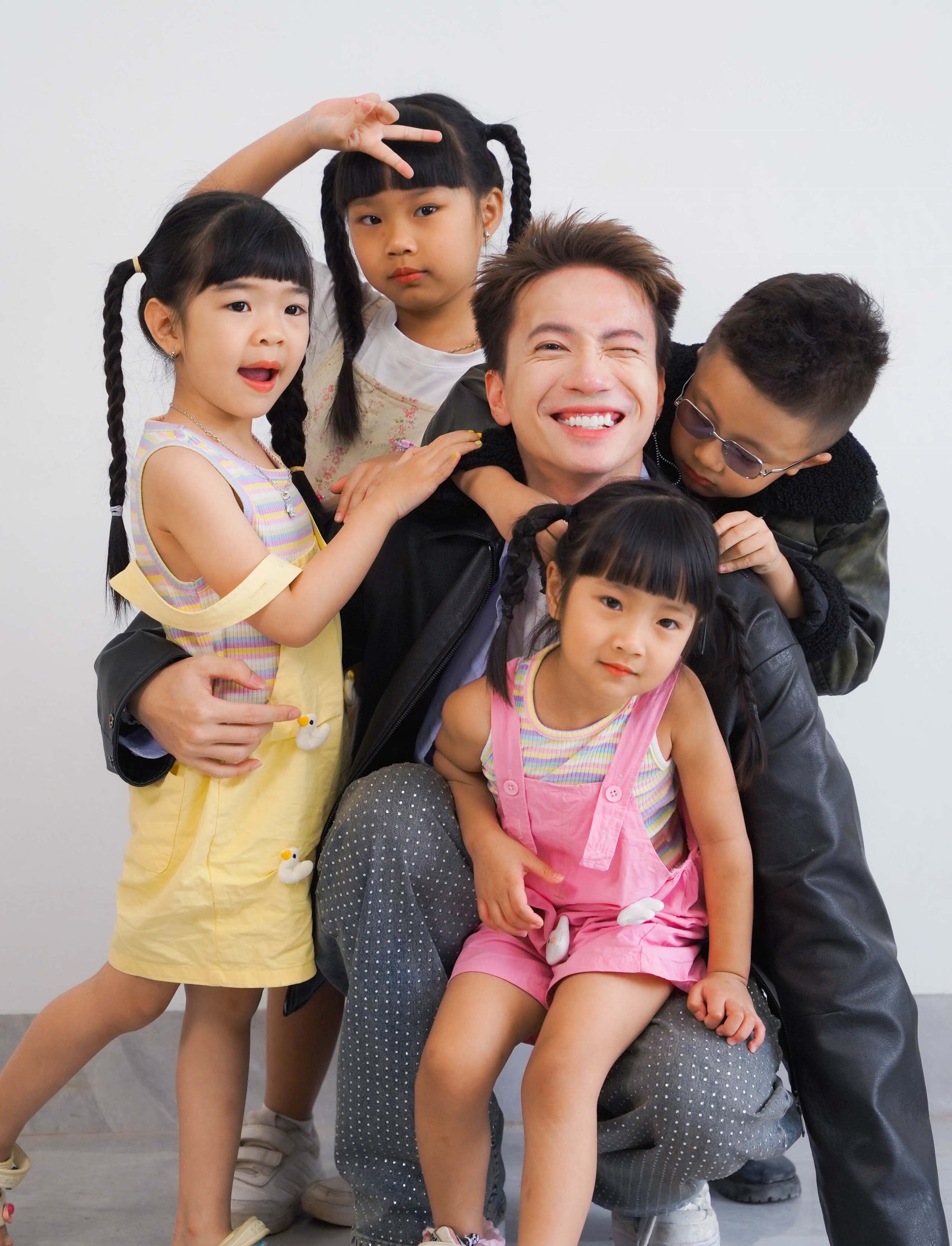 S.T Sơn Thạch làm 'bố tập sự'- Ảnh 3. S.T Sơn Thạch làm 'bố tập sự'- Ảnh 3.