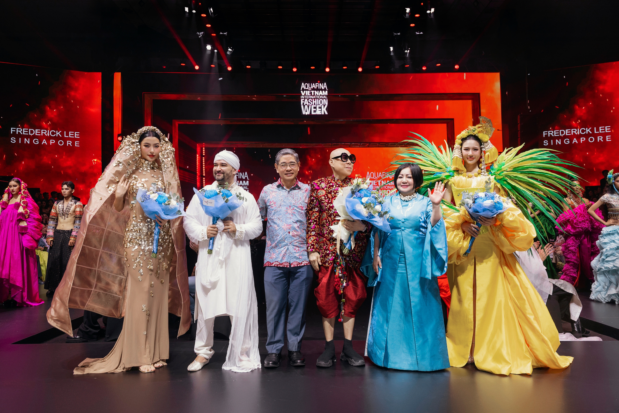 Bùi Quỳnh Hoa đắt show sau khi kết thúc nhiệm kỳ - Ảnh 8.