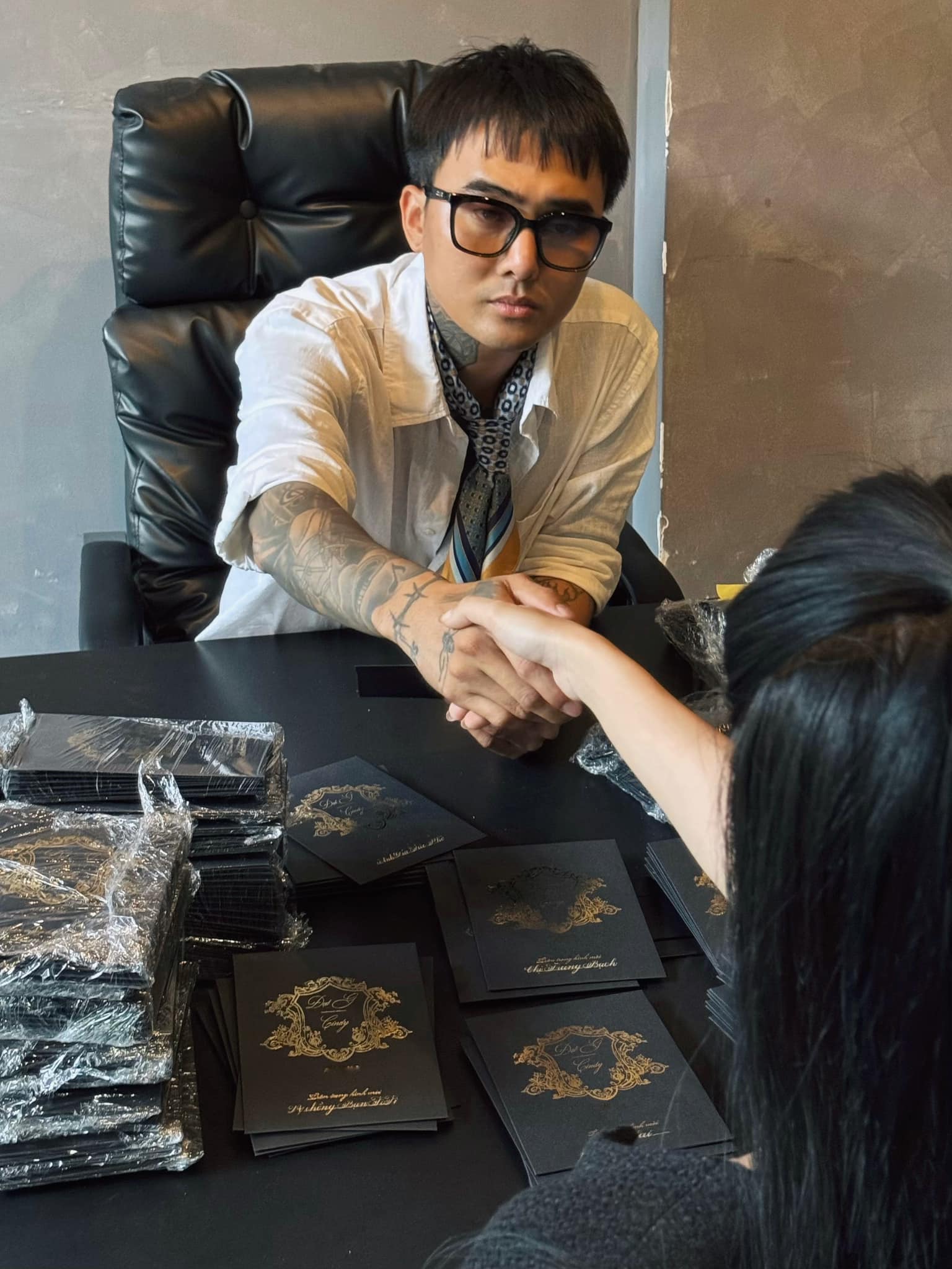Showbiz 8.6: Đạt G cưới cháu nội NSƯT Bảo Quốc; Phương dung nói về chuyện làm dâu - Ảnh 1.