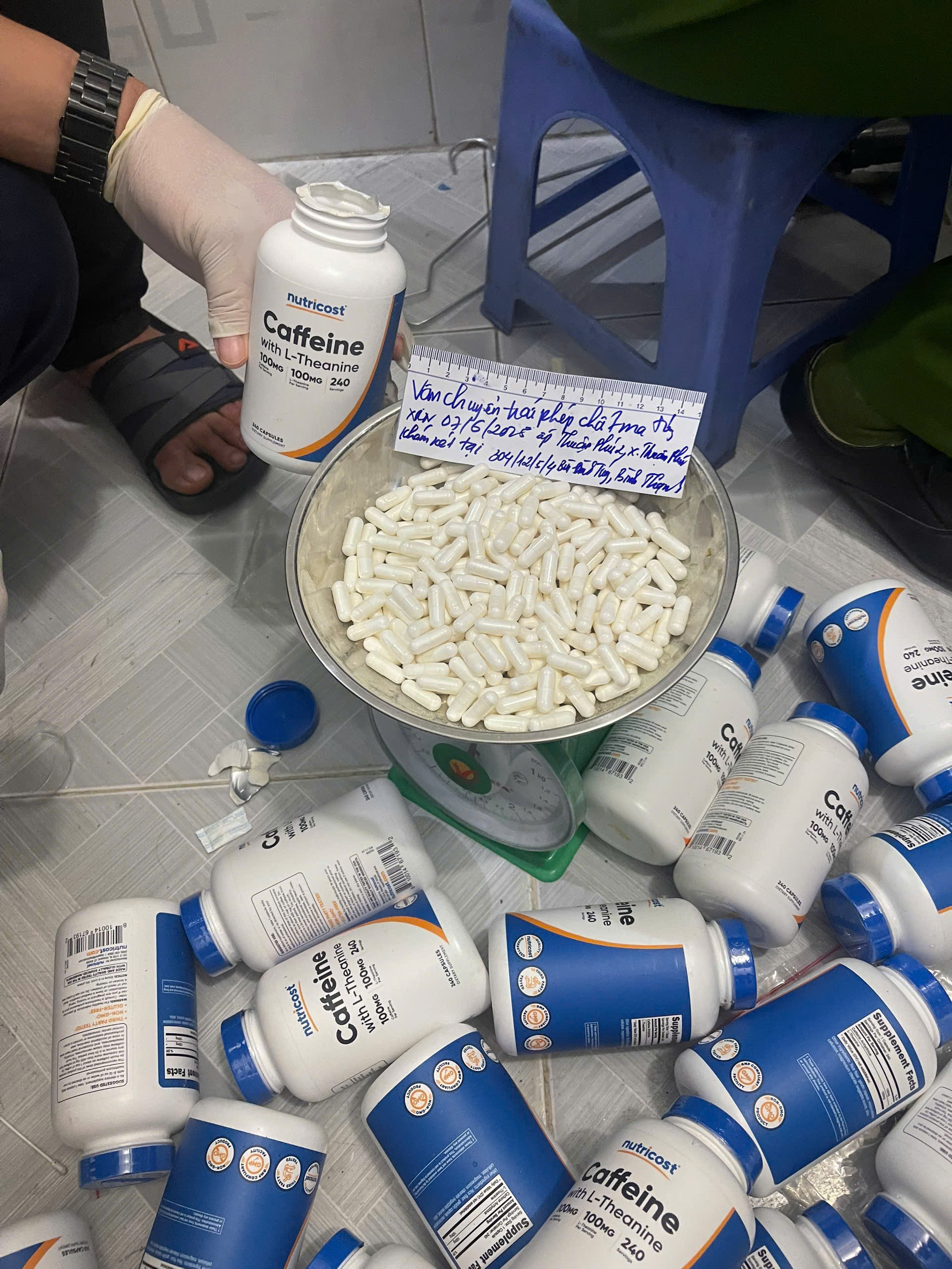 Bình Phước: Bắt chuyên án ma túy 21 kg, ngụy trang trong mì tôm, hộp thuốc - Ảnh 3.