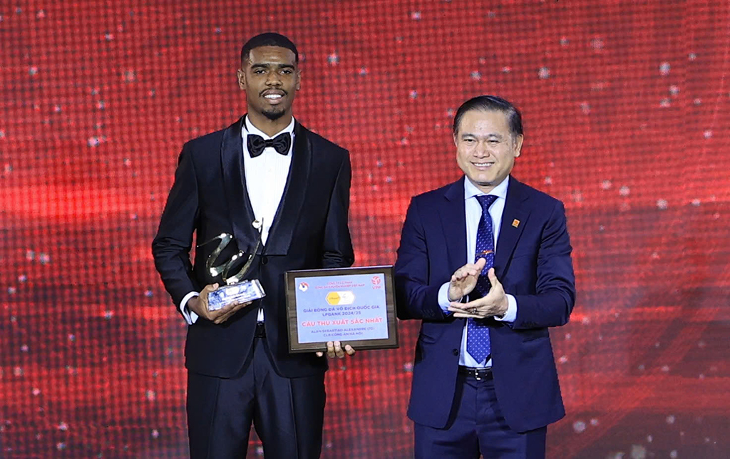 جب ہوانگ ڈک 'راحت کی سانس لے سکتا ہے' - تصویر 3۔ Khi Hoàng Đức có thể 'thở phào'- Ảnh 3.