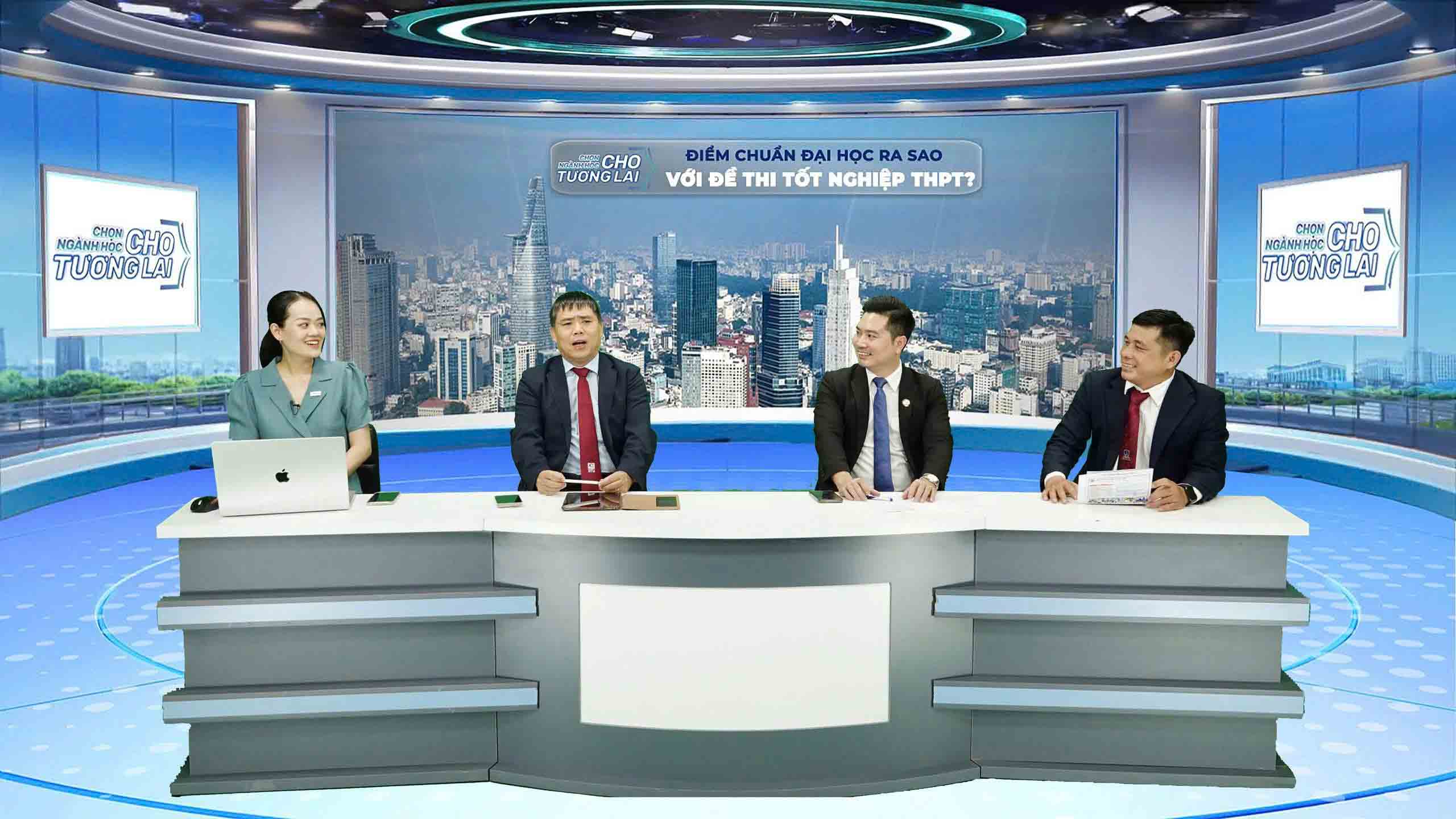 Xét tuyển ĐH 2025: Thí sinh lo lắng điểm chuẩn, trường ĐH nói gì ? - Ảnh 1.
