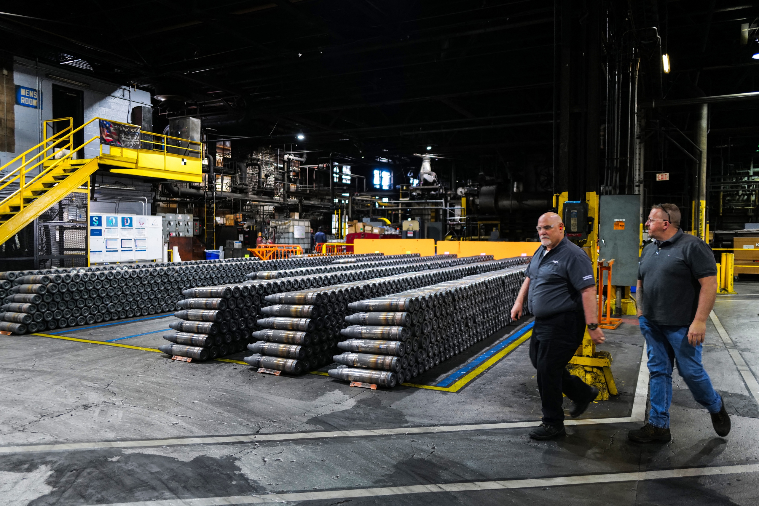 Mỹ tạm dừng viện trợ vũ khí cho Ukraine do lo ngại về kho vũ khí - Ảnh 1.