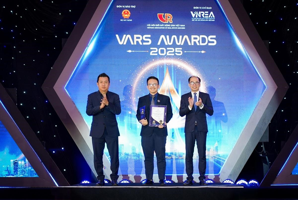 Batdongsan.com.vn được vinh danh là 'Top 1 Thương hiệu công nghệ bất động sản Việt Nam' - Ảnh 1.