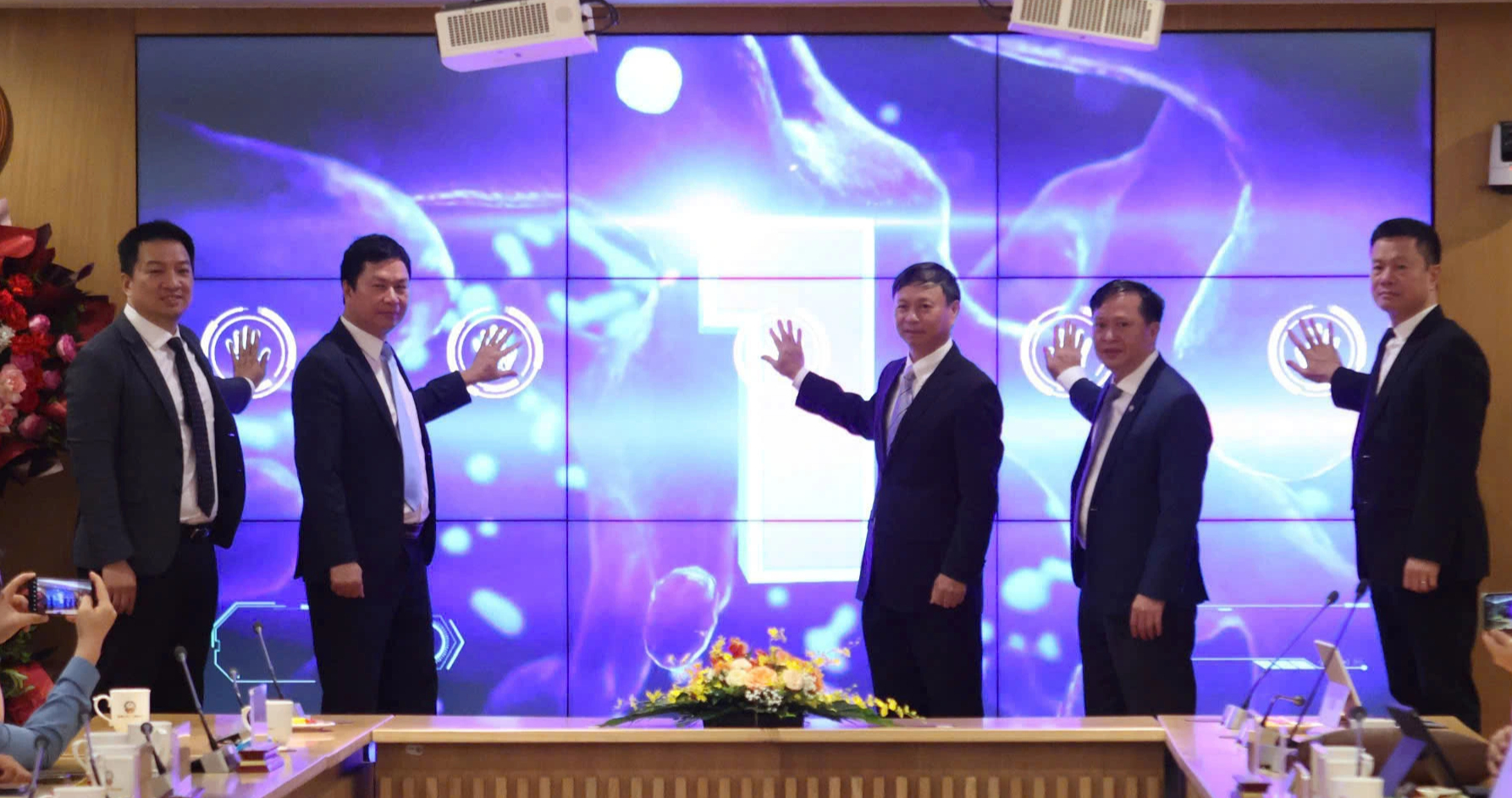 Ra mắt sàn giao dịch khoa học - công nghệ tại Việt Nam , cơ hội cho doanh nghiệp và nhà đầu tư - Ảnh 1.
