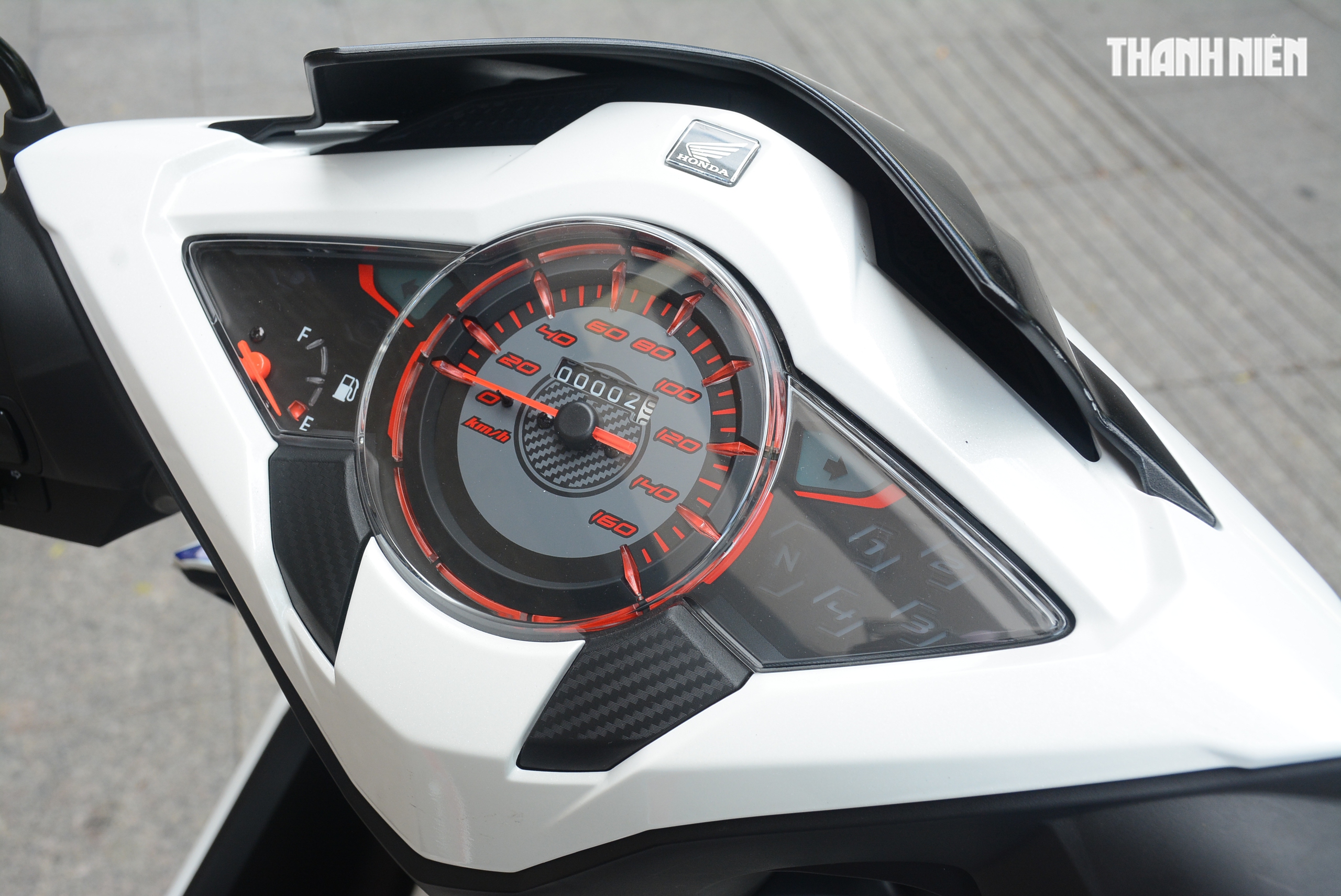 Honda Dash 125 HRC bản đặc biệt phong cách xe đua về Việt Nam chỉ 15 chiếc - Ảnh 7.