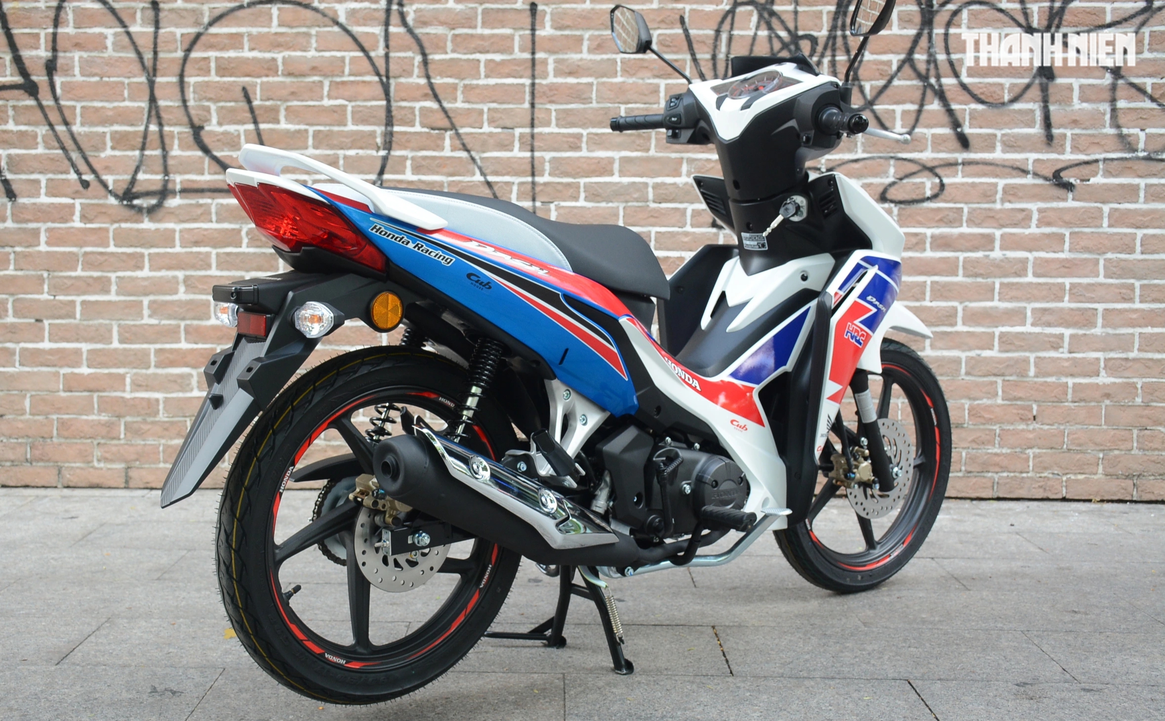 Honda Dash 125 HRC bản đặc biệt phong cách xe đua về Việt Nam chỉ 15 chiếc - Ảnh 12.