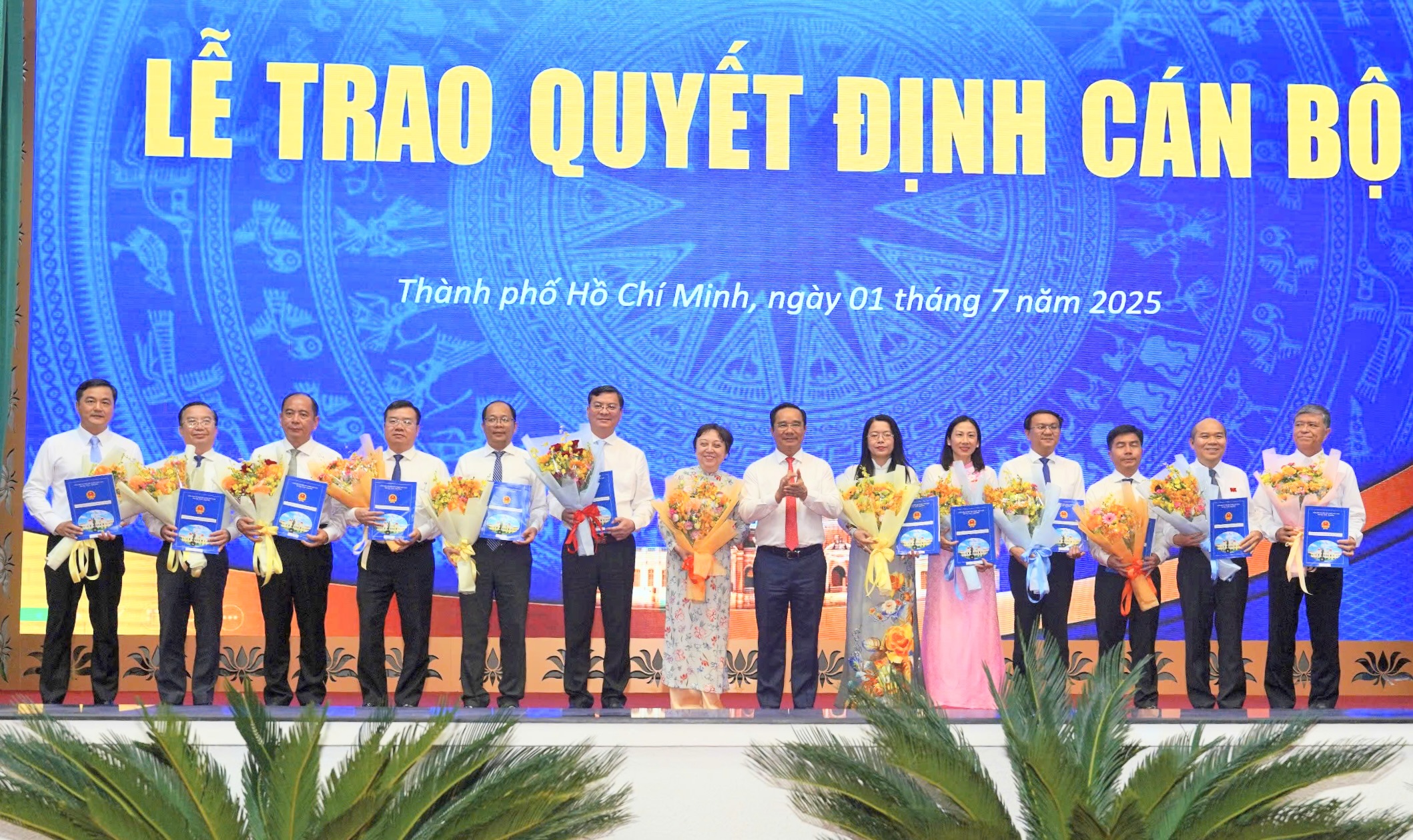 TP.HCM bổ nhiệm 154 giám đốc, phó giám đốc sở sau hợp nhất - Ảnh 2.
