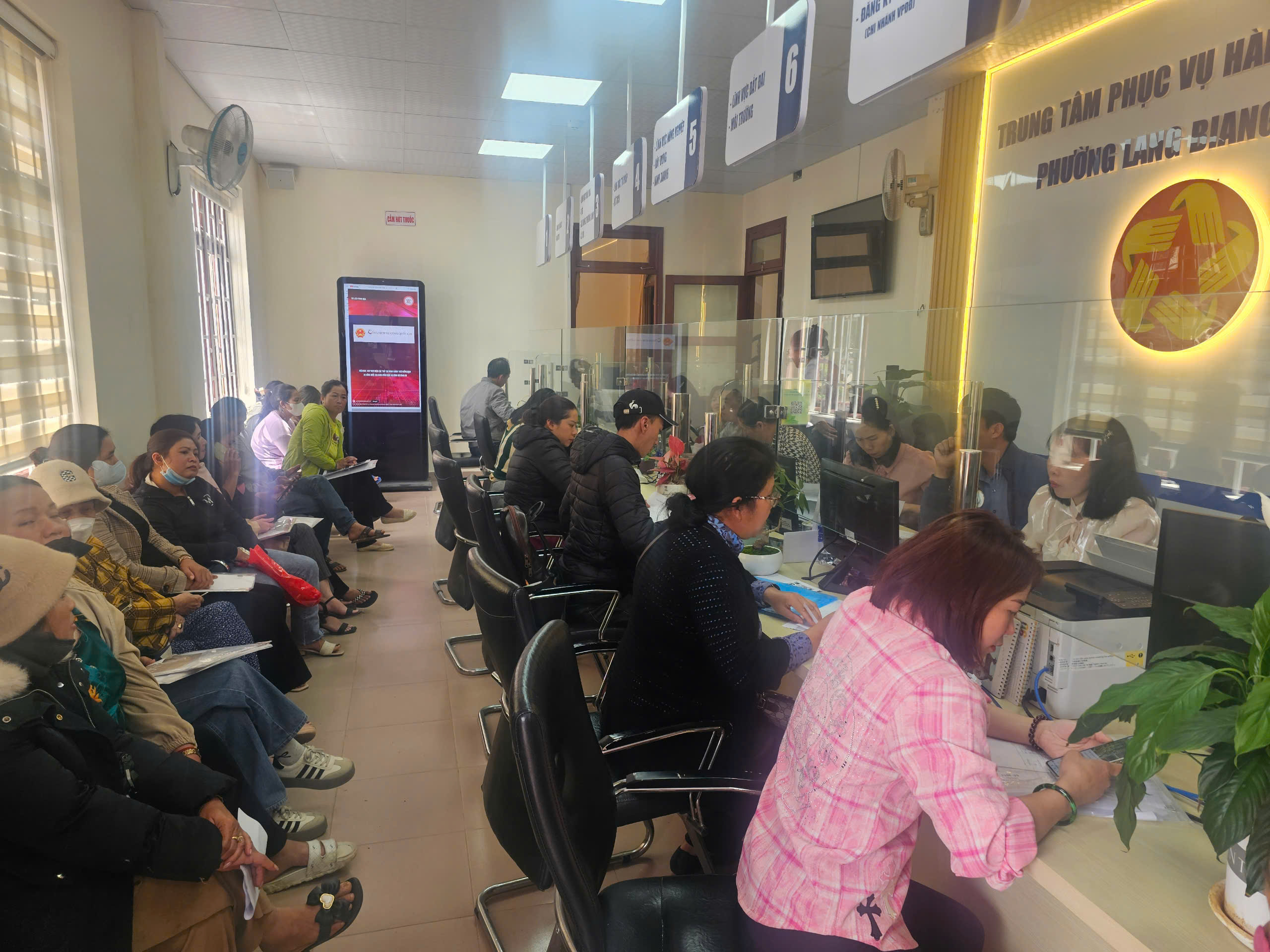 Người dân Xuân Trường – Đà Lạt tưởng hồ sơ bị 'tắc', hiểu ra lại thông cảm- Ảnh 11.