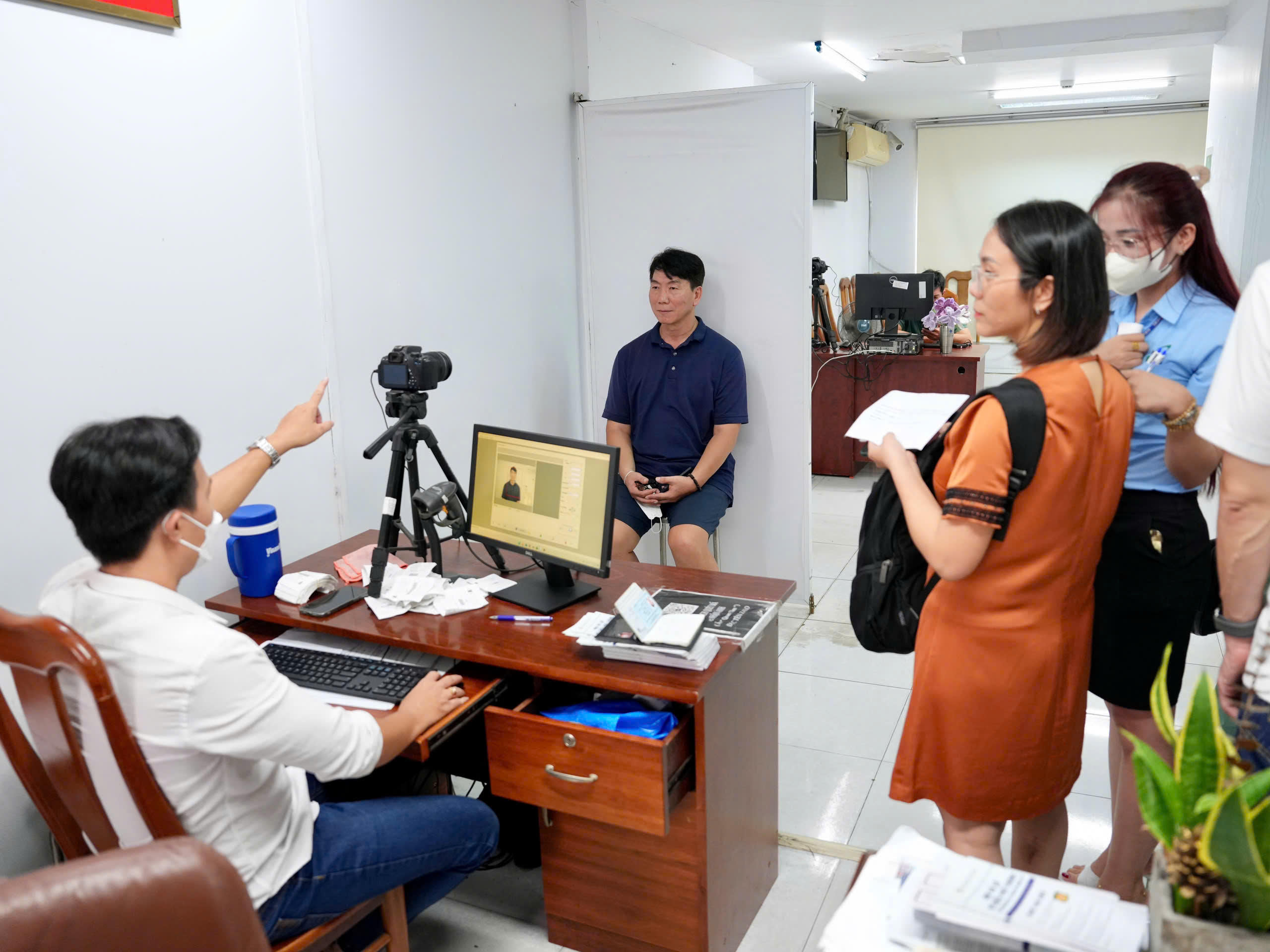 Cách người nước ngoài đăng ký tài khoản định danh điện tử VNeID mức độ 2- Ảnh 2. Cách người nước ngoài đăng ký tài khoản định danh điện tử VNeID mức độ 2- Ảnh 2.