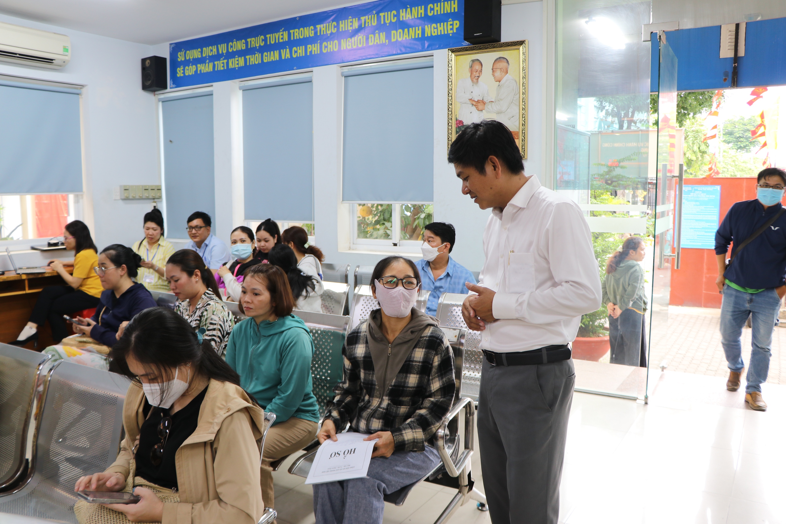 Ngày đầu vận hành chính quyền địa phương 2 cấp: ‘Chỉ cần ra phường là xong’ Ngày đầu vận hành chính quyền địa phương 2 cấp: ‘Chỉ cần ra phường là xong’
