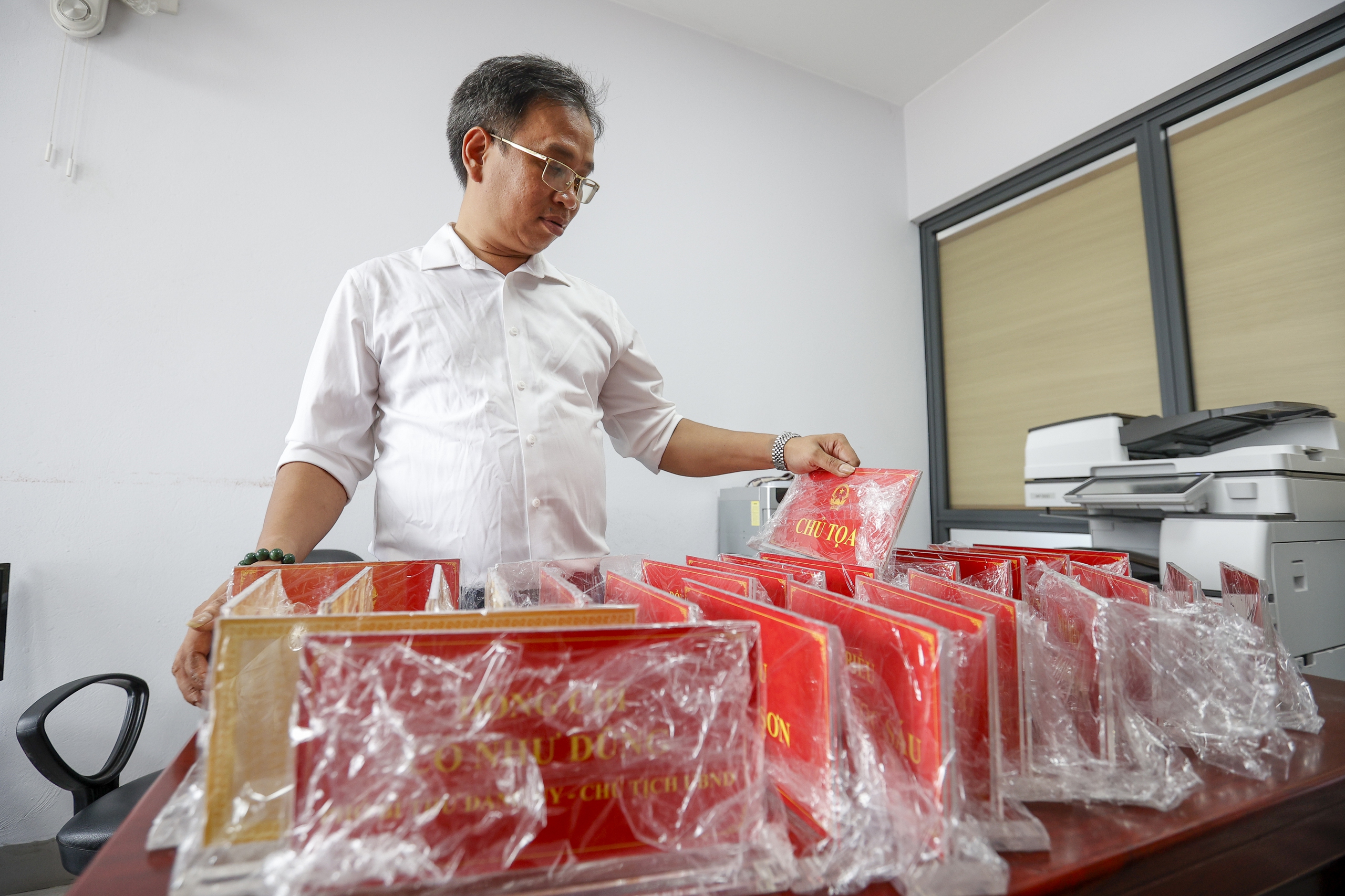 Trụ sở UBND P . Nghĩa Đô mở cửa ngày đầu chính quyền địa phương 2 cấp - Ảnh 13. Trụ sở UBND P . Nghĩa Đô mở cửa ngày đầu chính quyền địa phương 2 cấp - Ảnh 13.