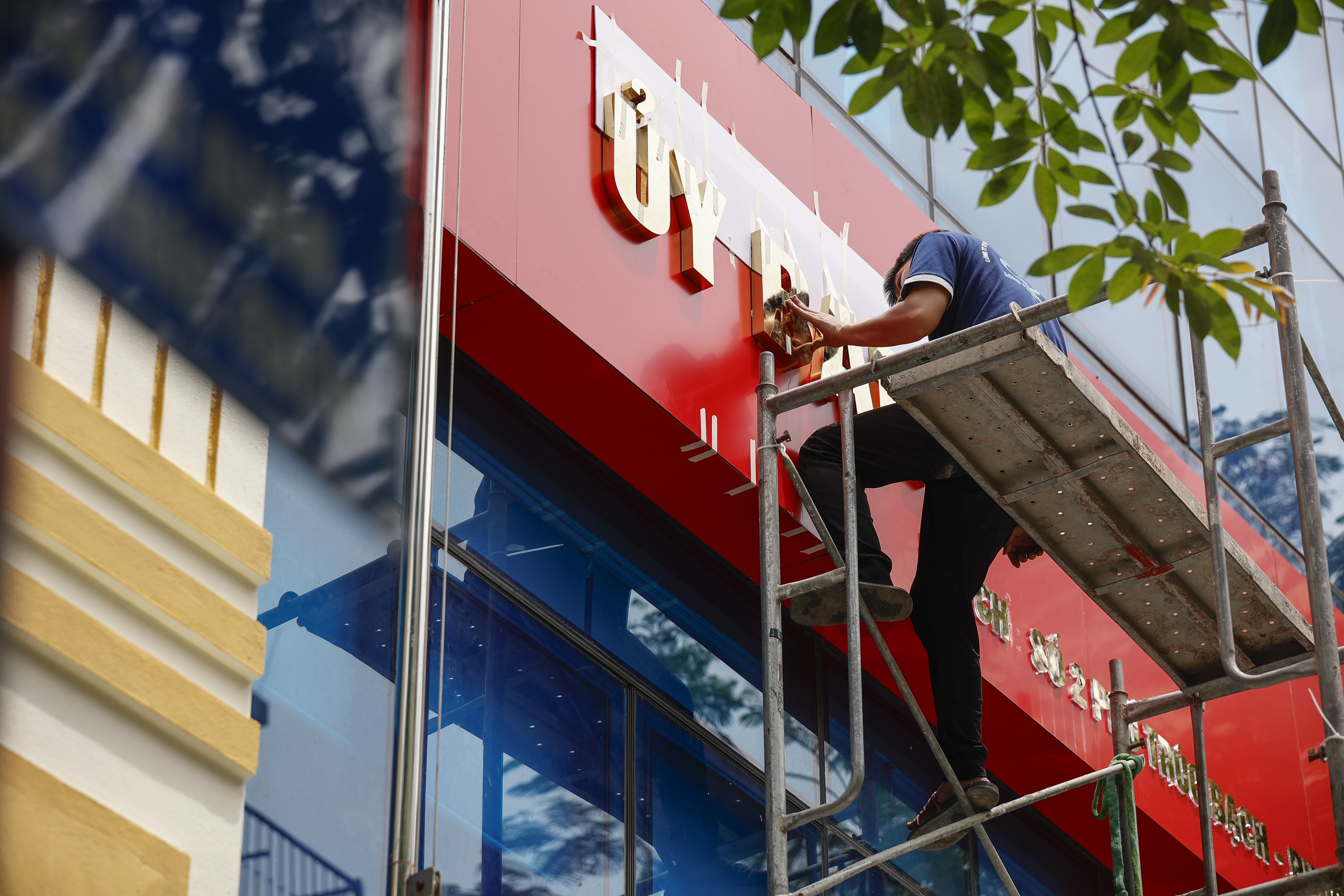 Trụ sở UBND P . Nghĩa Đô mở cửa ngày đầu chính quyền địa phương 2 cấp - Ảnh 15. Trụ sở UBND P . Nghĩa Đô mở cửa ngày đầu chính quyền địa phương 2 cấp - Ảnh 15.