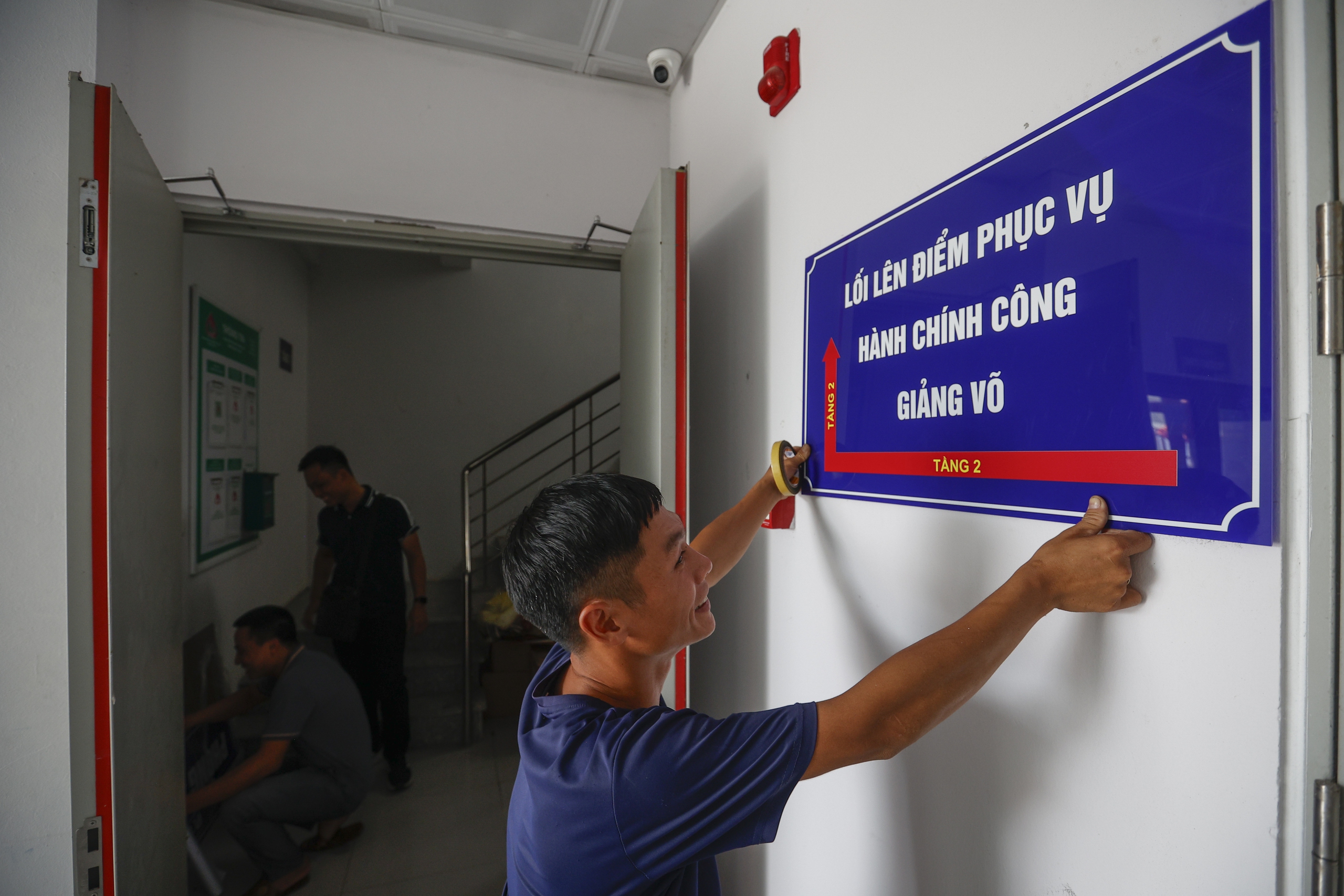 Trụ sở UBND P . Nghĩa Đô mở cửa ngày đầu chính quyền địa phương 2 cấp - Ảnh 14. Trụ sở UBND P . Nghĩa Đô mở cửa ngày đầu chính quyền địa phương 2 cấp - Ảnh 14.