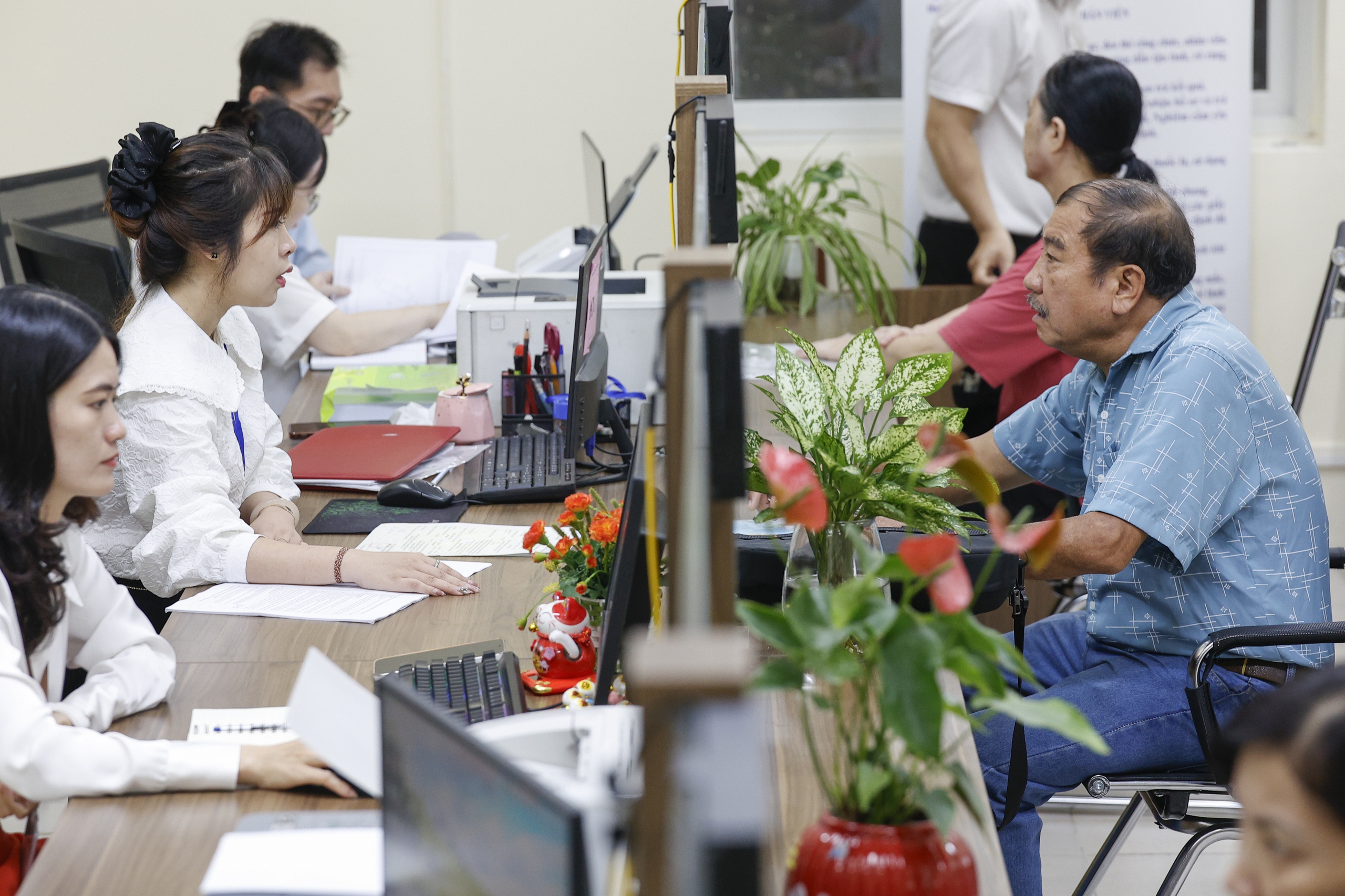 Trụ sở UBND P . Nghĩa Đô mở cửa ngày đầu chính quyền địa phương 2 cấp - Ảnh 10. Trụ sở UBND P . Nghĩa Đô mở cửa ngày đầu chính quyền địa phương 2 cấp - Ảnh 10.