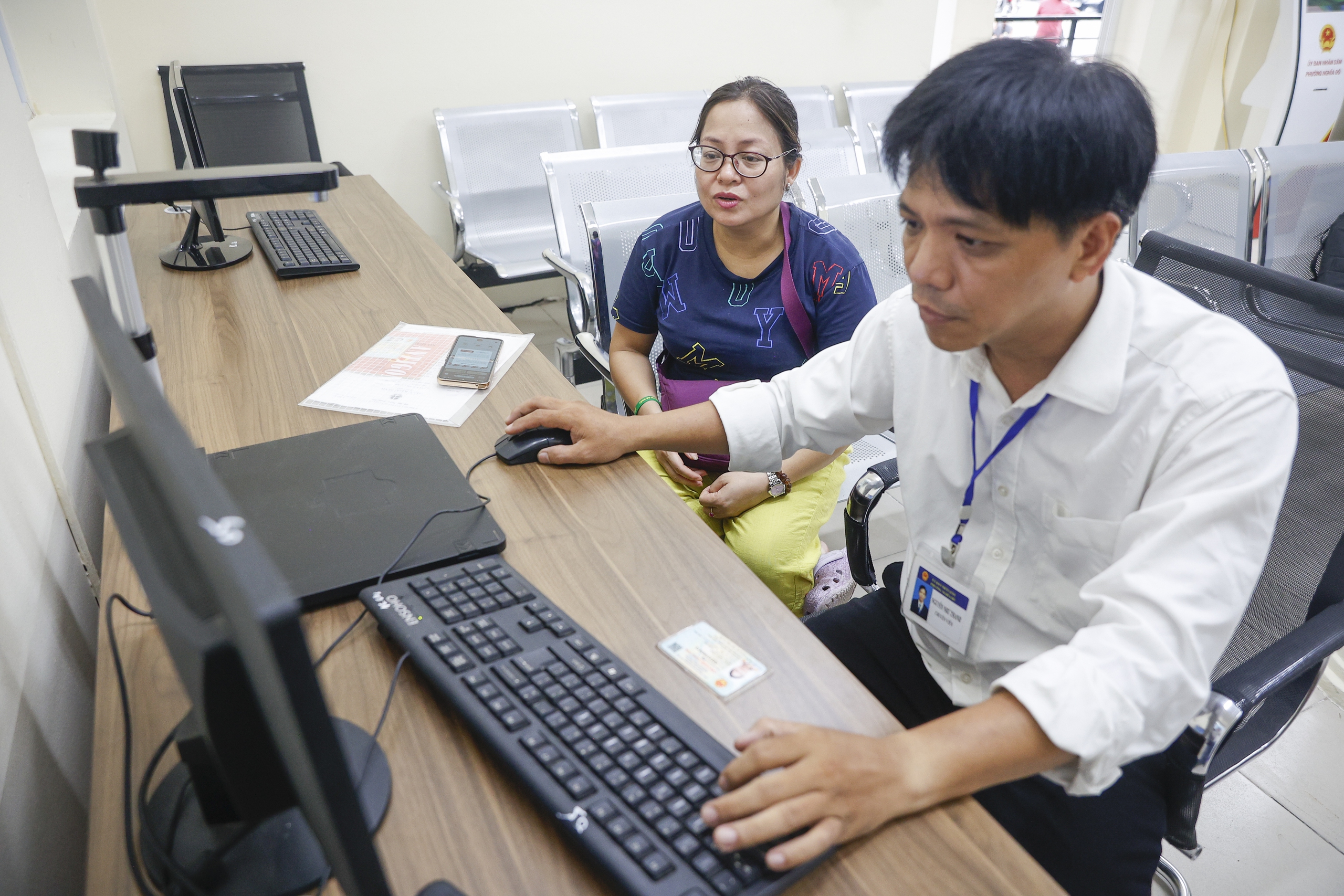 Trụ sở UBND P . Nghĩa Đô mở cửa ngày đầu chính quyền địa phương 2 cấp - Ảnh 11. Trụ sở UBND P . Nghĩa Đô mở cửa ngày đầu chính quyền địa phương 2 cấp - Ảnh 11.