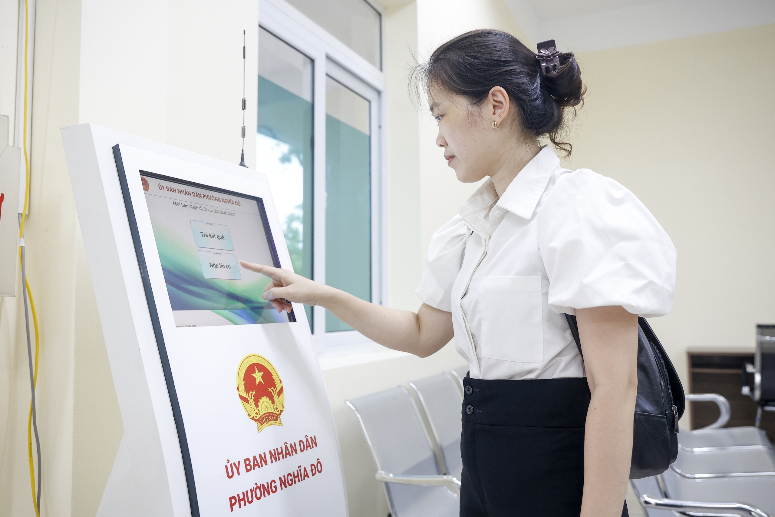 Trụ sở UBND P . Nghĩa Đô mở cửa ngày đầu chính quyền địa phương 2 cấp - Ảnh 5. Trụ sở UBND P . Nghĩa Đô mở cửa ngày đầu chính quyền địa phương 2 cấp - Ảnh 5.