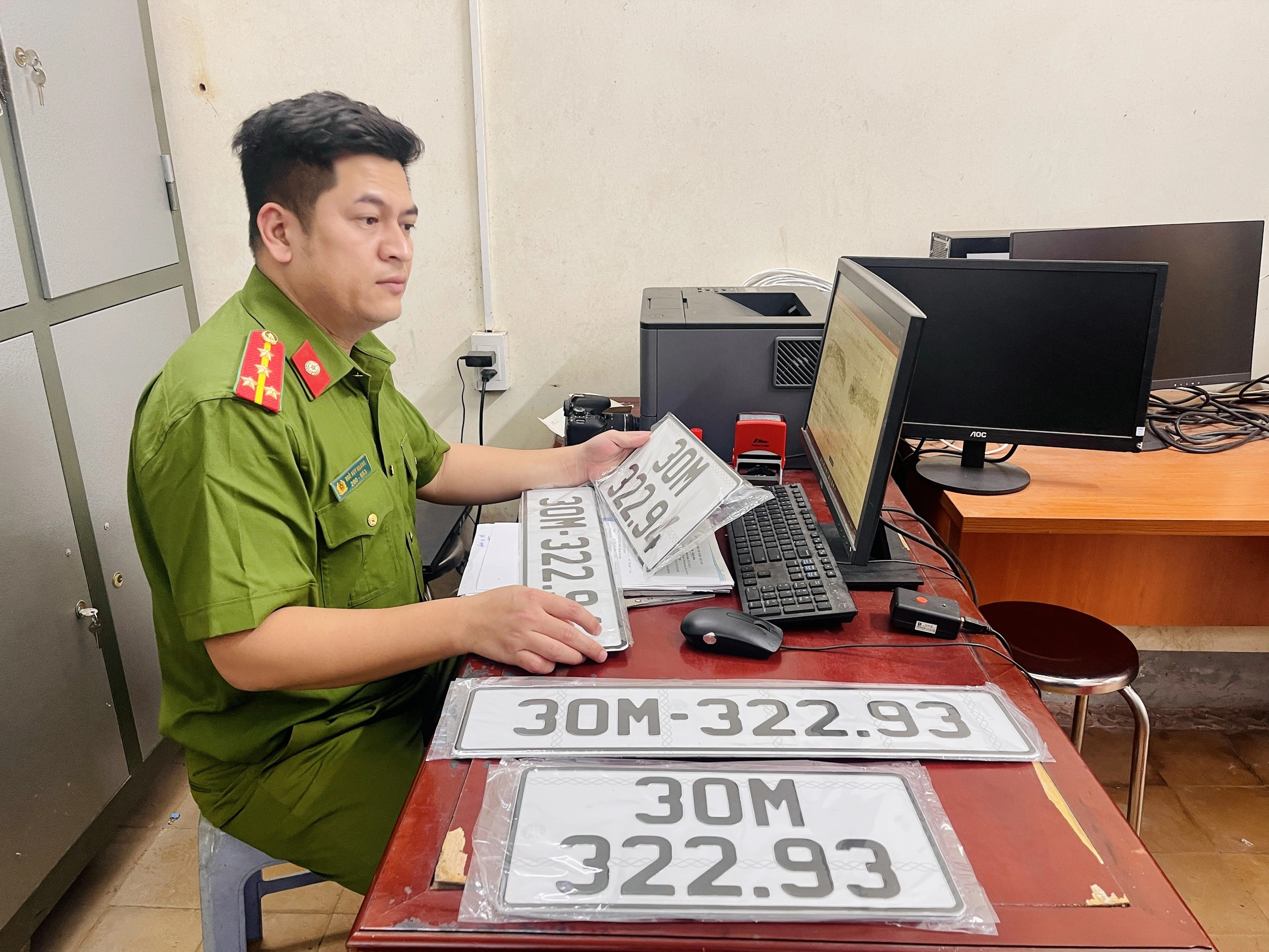 Đề xuất trưởng công an xã được quyền phạt 8 lỗi về đăng ký xe - Ảnh 1.