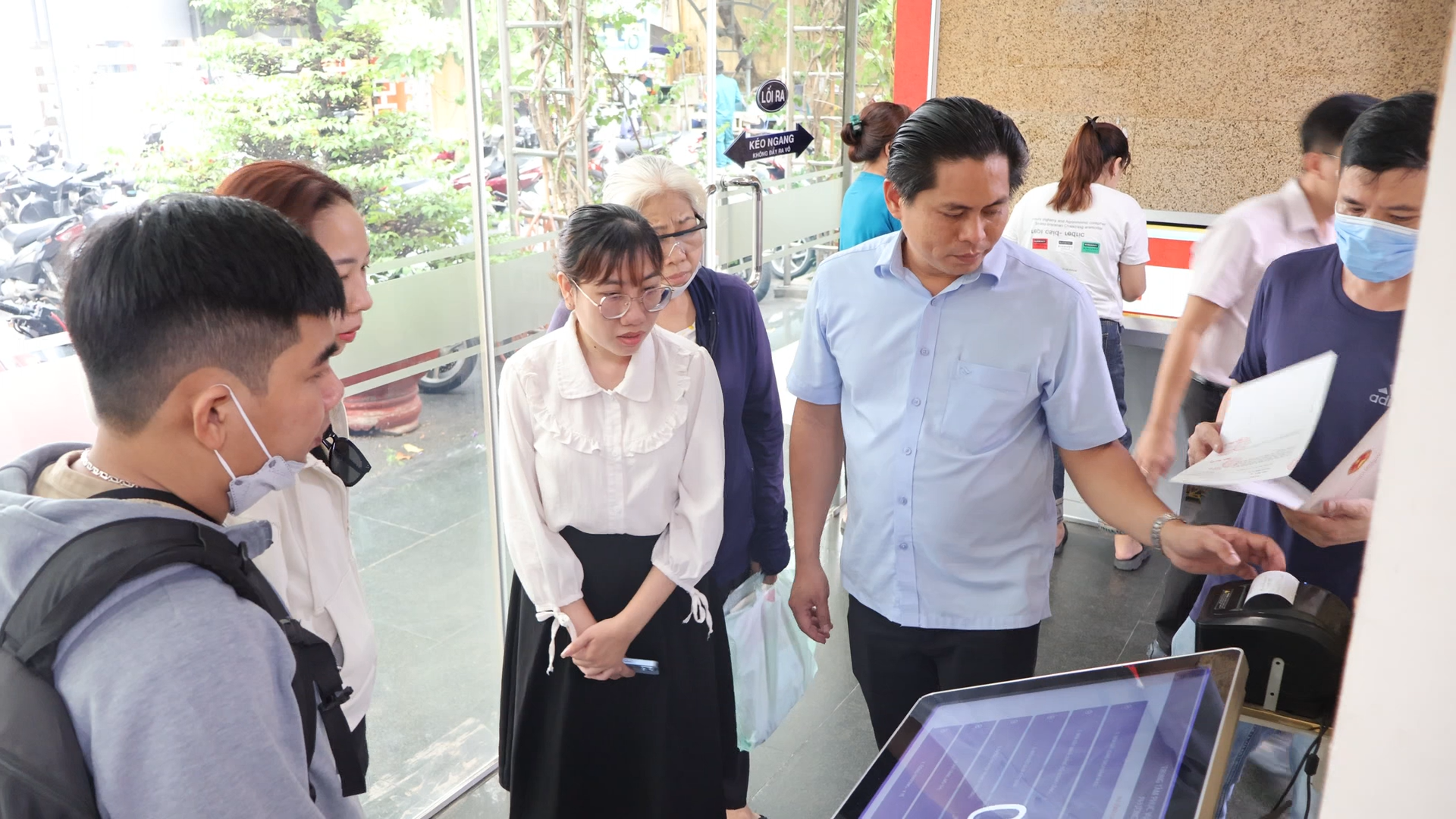 Chính quyền địa phương 2 cấp tại TP.HCM: Dân phấn khởi, cán bộ sẵn sàng