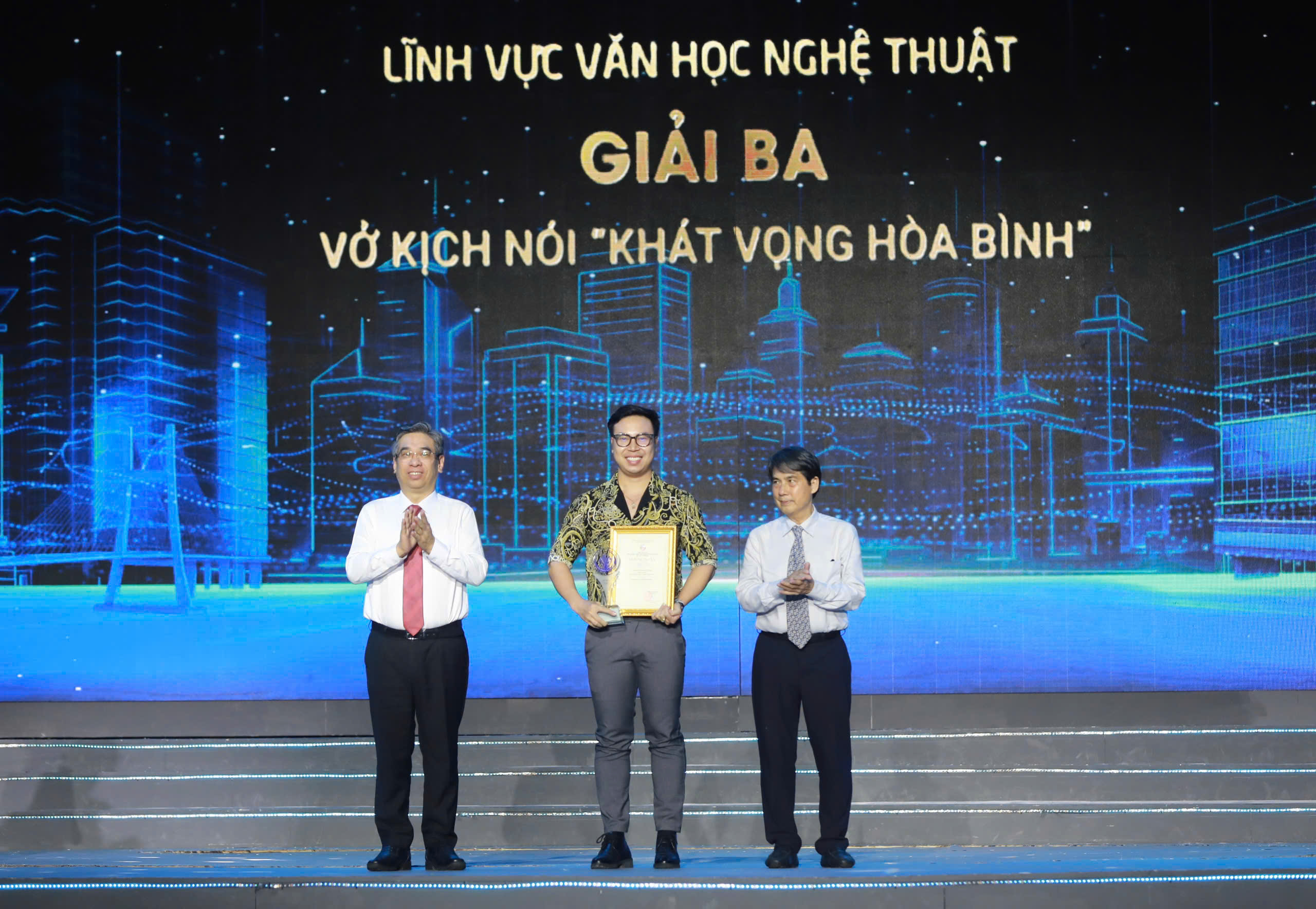 Vở kịch 'Đồng chí' nhận giải thưởng Sáng tạo TP.HCM- Ảnh 5. Vở kịch 'Đồng chí' nhận giải thưởng Sáng tạo TP.HCM- Ảnh 5.