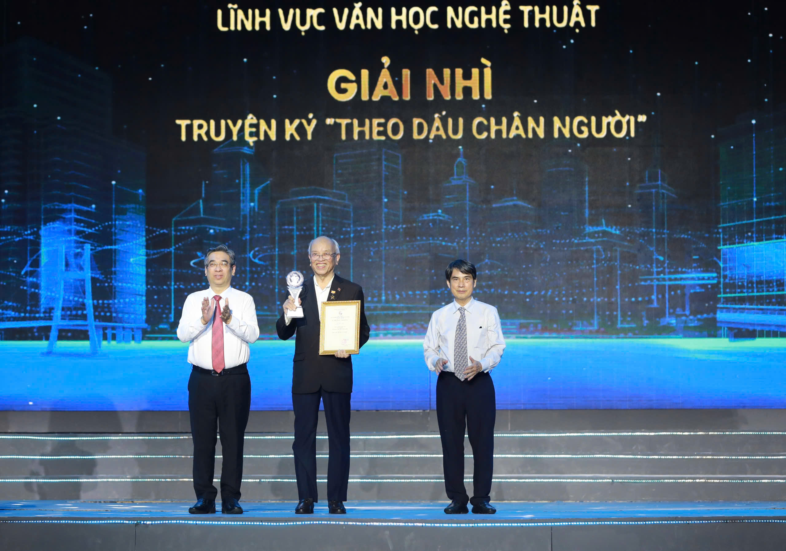 Vở kịch 'Đồng chí' nhận giải thưởng Sáng tạo TP.HCM- Ảnh 2. Vở kịch 'Đồng chí' nhận giải thưởng Sáng tạo TP.HCM- Ảnh 2.