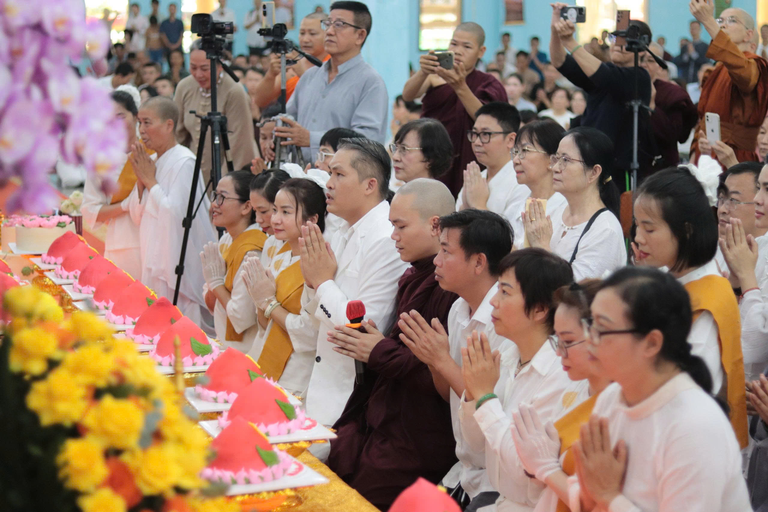 Thiền sinh xúc động trước Thiền sư gần trăm tuổi vẫn truyền thiền- Ảnh 5. Thiền sinh xúc động trước Thiền sư gần trăm tuổi vẫn truyền thiền- Ảnh 5.