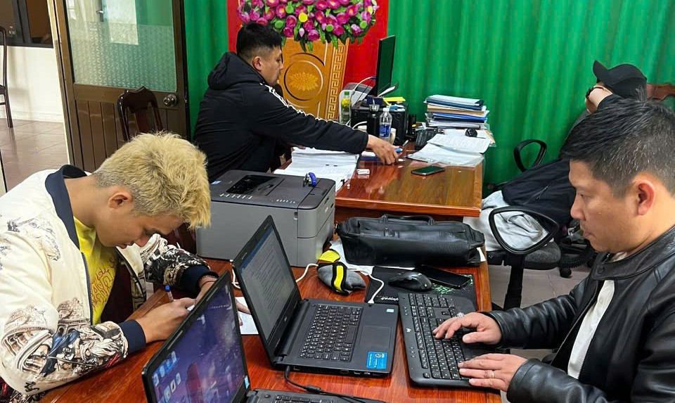 Bắt giam 2 bị can dùng mạng xã hội lừa đảo chiếm đoạt tiền của Việt kiều- Ảnh 1.