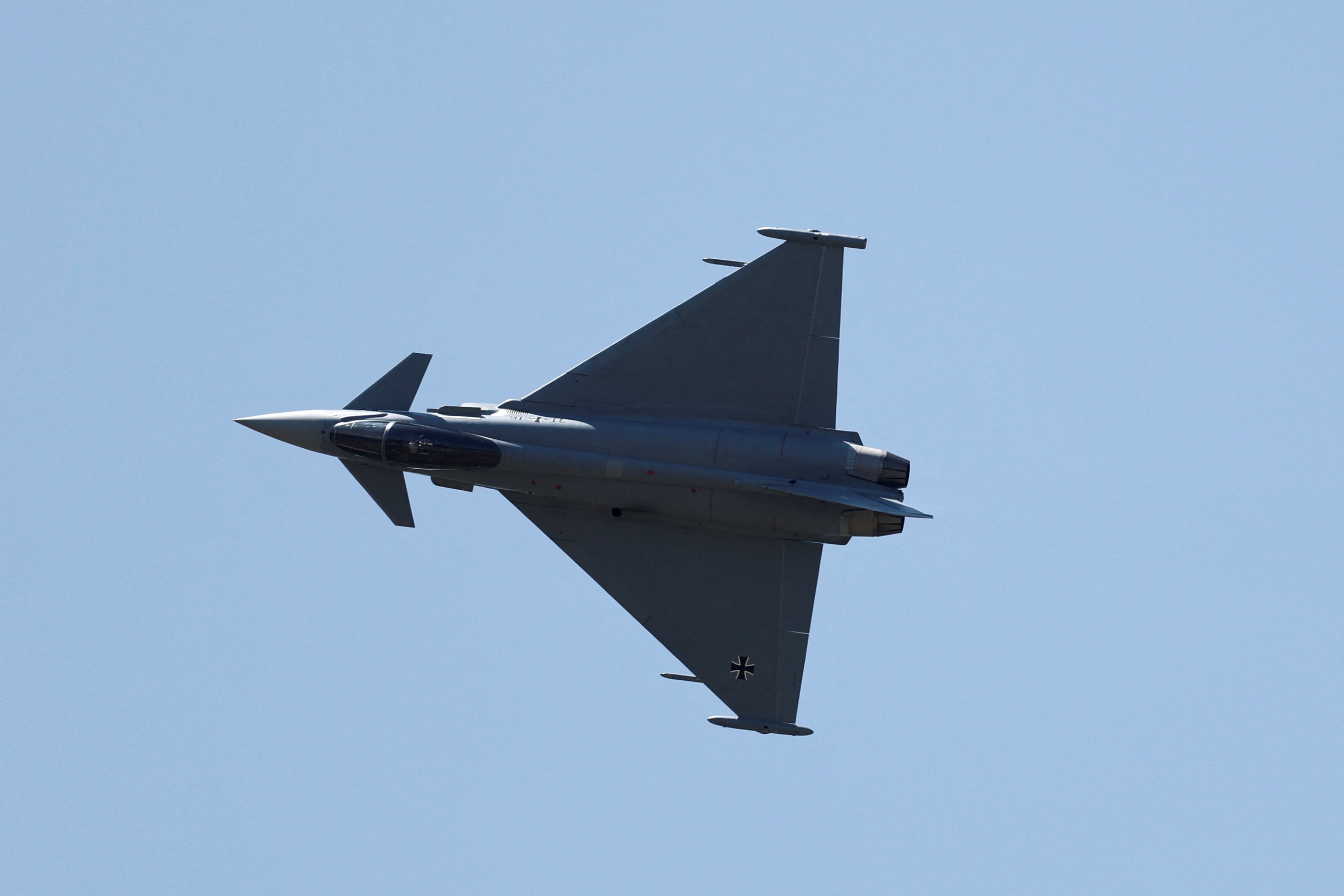 Hệ thống hỗ trợ tác chiến bằng AI thử nghiệm trên tiêm kích Eurofighter Typhoon - Ảnh 1.