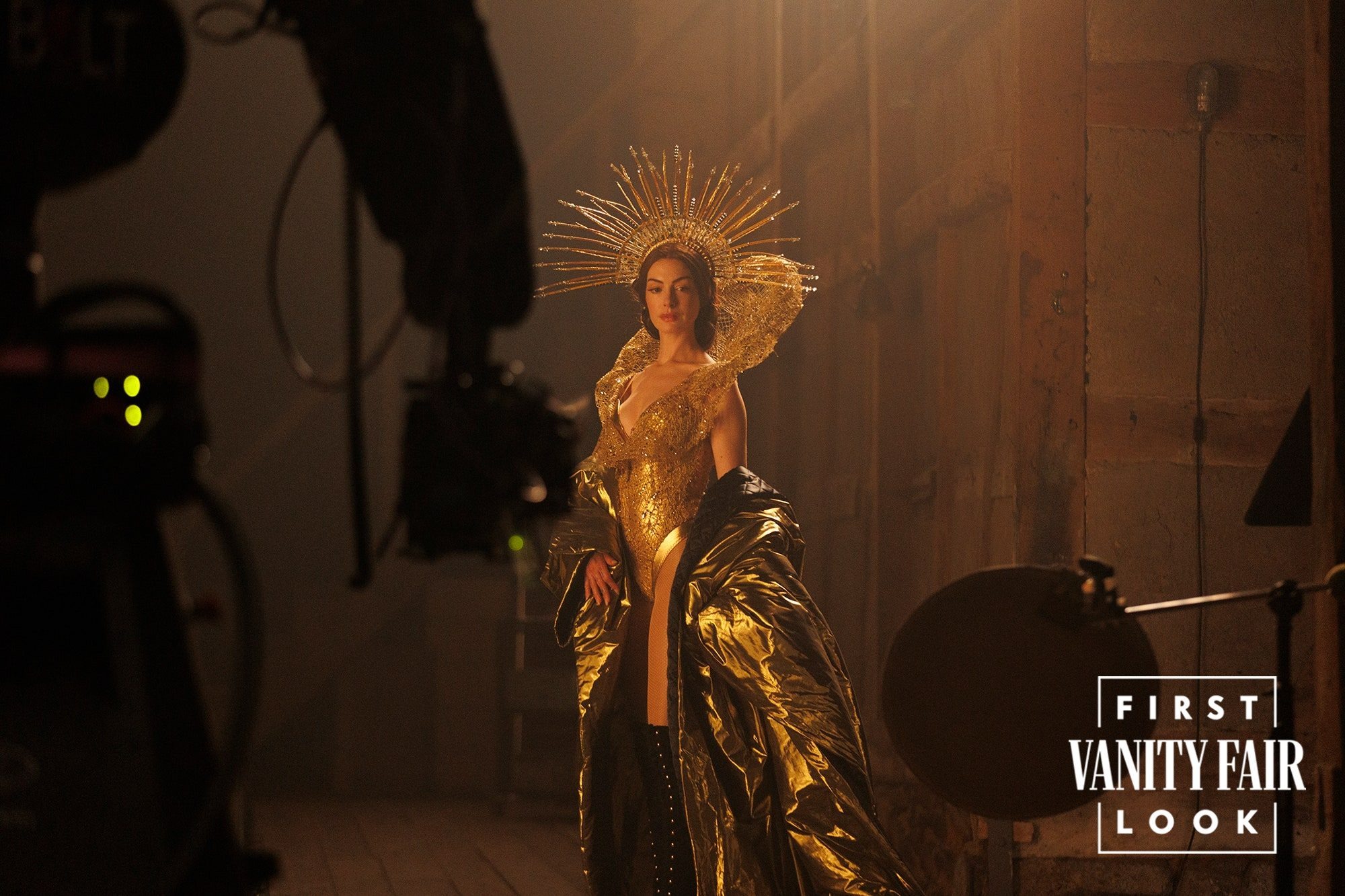 Anne Hathaway se vê terrível em filme inspirado em Taylor Swift, Lady Gaga - Foto 1. Anne Hathaway tự thấy mình tệ hại trong phim lấy cảm hứng từ Taylor Swift, Lady Gaga- Ảnh 1.