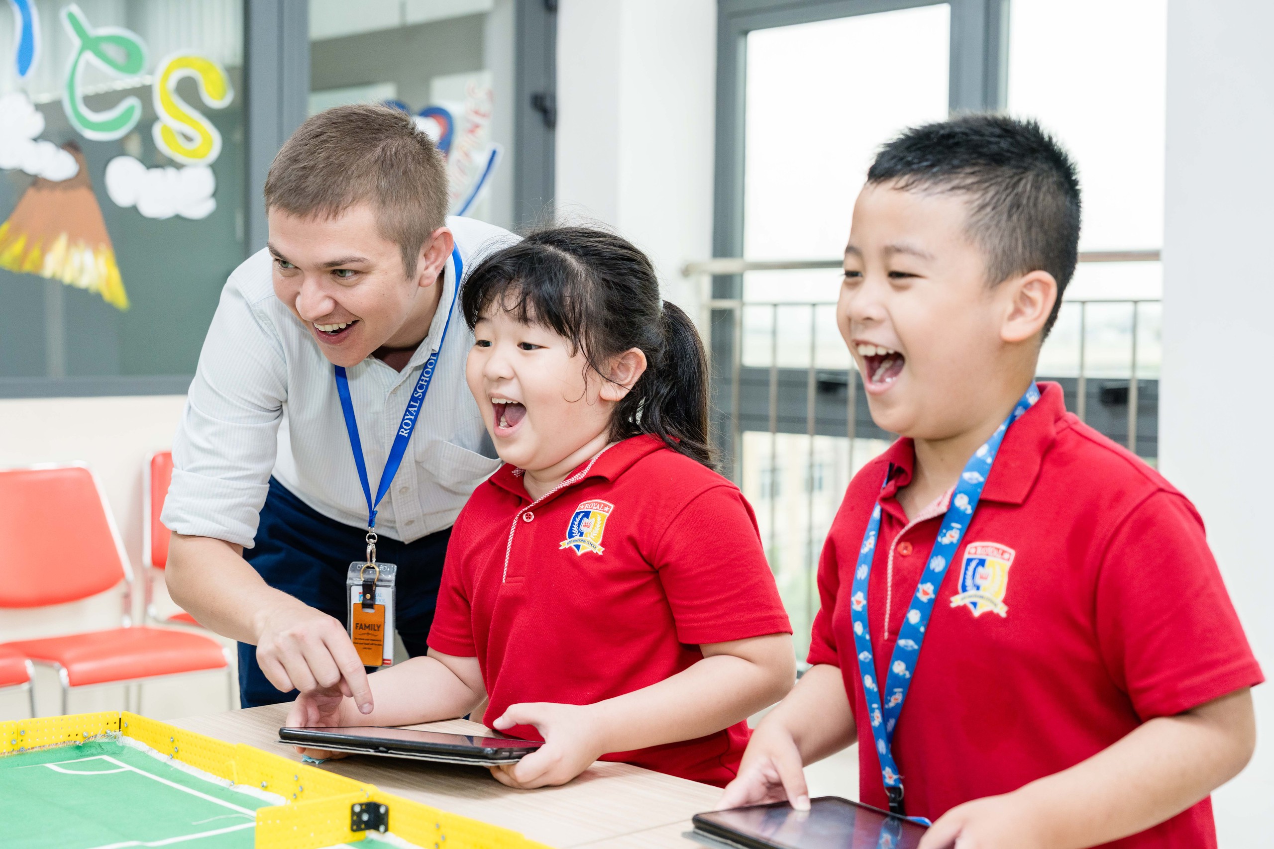 Keputusan Pusat Pemeriksaan Cambridge yang mengagumkan di Royal School: Skor sempurna, melebihi purata antarabangsa - Foto 4. Kết quả Cambridge Checkpoint ấn tượng của Royal School: Điểm tuyệt đối, vượt trung bình quốc tế - Ảnh 4.