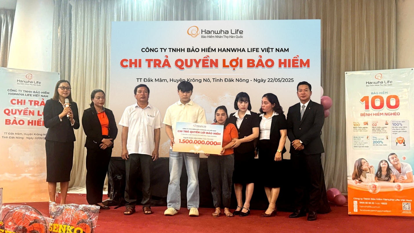 Hanwha Life Việt Nam đồng hành và chia sẻ khó khăn cùng khách hàng- Ảnh 1. Hanwha Life Việt Nam đồng hành và chia sẻ khó khăn cùng khách hàng- Ảnh 1.