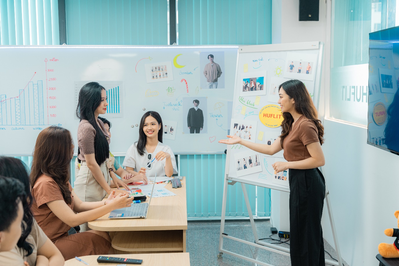 HUFLIT 2025 với loạt ngành 'đón sóng' thị trường lao động- Ảnh 2. HUFLIT 2025 với loạt ngành 'đón sóng' thị trường lao động- Ảnh 2.