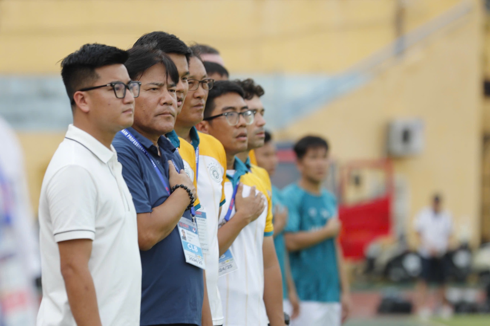 Hanoi FC បន្តកុងត្រាជាមួយគ្រូបង្វឹកជប៉ុន Teguramori៖ តាំងចិត្តឡើងគ្រងរាជ្យ - រូបថត ១. Hà Nội FC gia hạn hợp đồng với HLV Nhật Bản Teguramori: Quyết lấy lại ngôi vương- Ảnh 1.