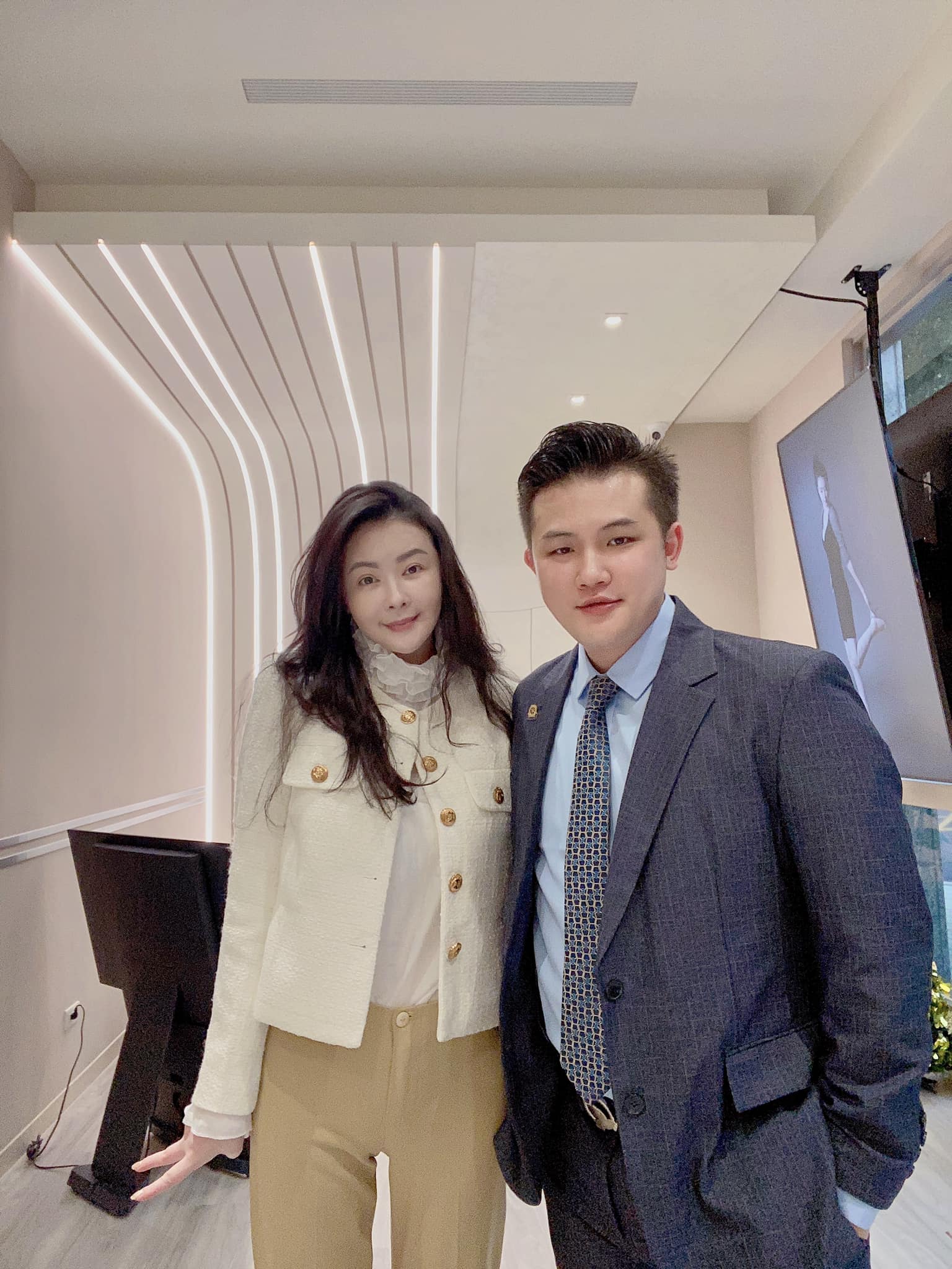 Góc khuất hôn nhân của 'nữ hoàng gợi cảm' Tiêu Thục Thận và chồng kém 15 tuổi - Ảnh 2.