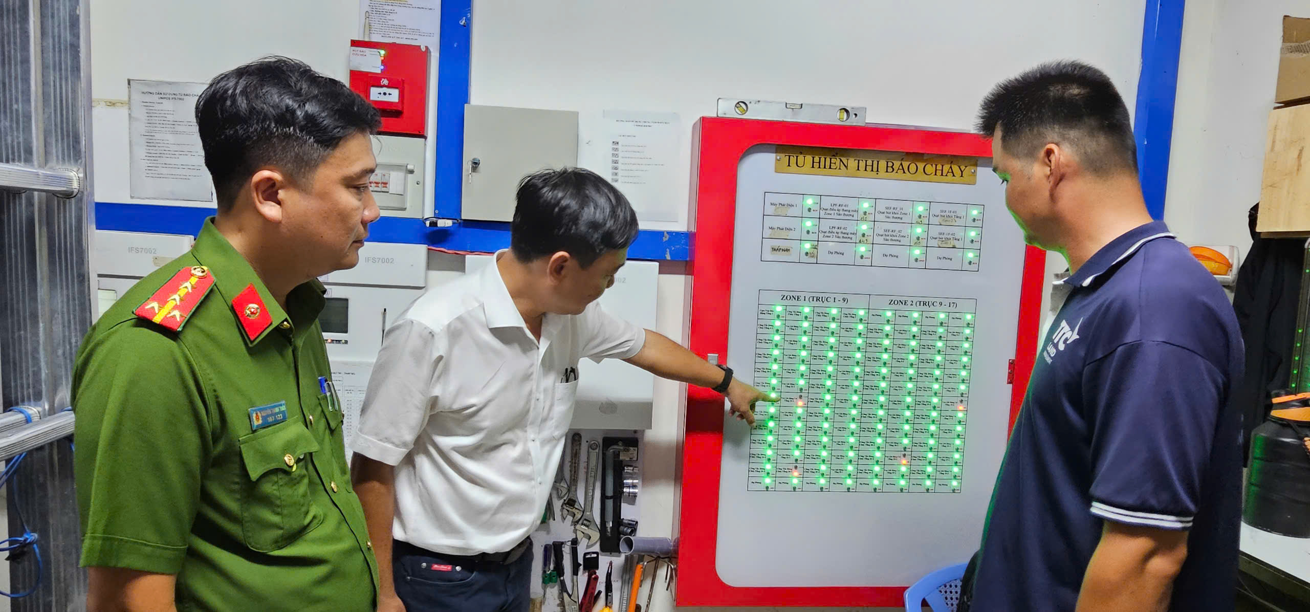 Người dân háo hức được tuyên truyền kiến thức về phòng cháy, chữa cháy - Ảnh 4.