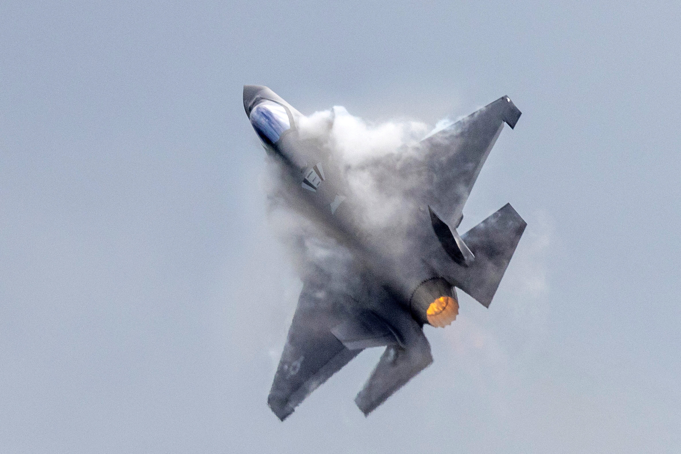 Đức mua thêm 15 tiêm kích F-35, Phần Lan rút khỏi hiệp ước mìn chống người- Ảnh 1.