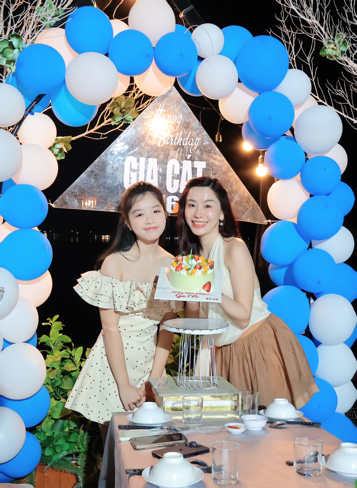 MC Anh Thơ lo lắng vì con gái 14 tuổi gặp sự cố ở trại hè - Ảnh 1.
