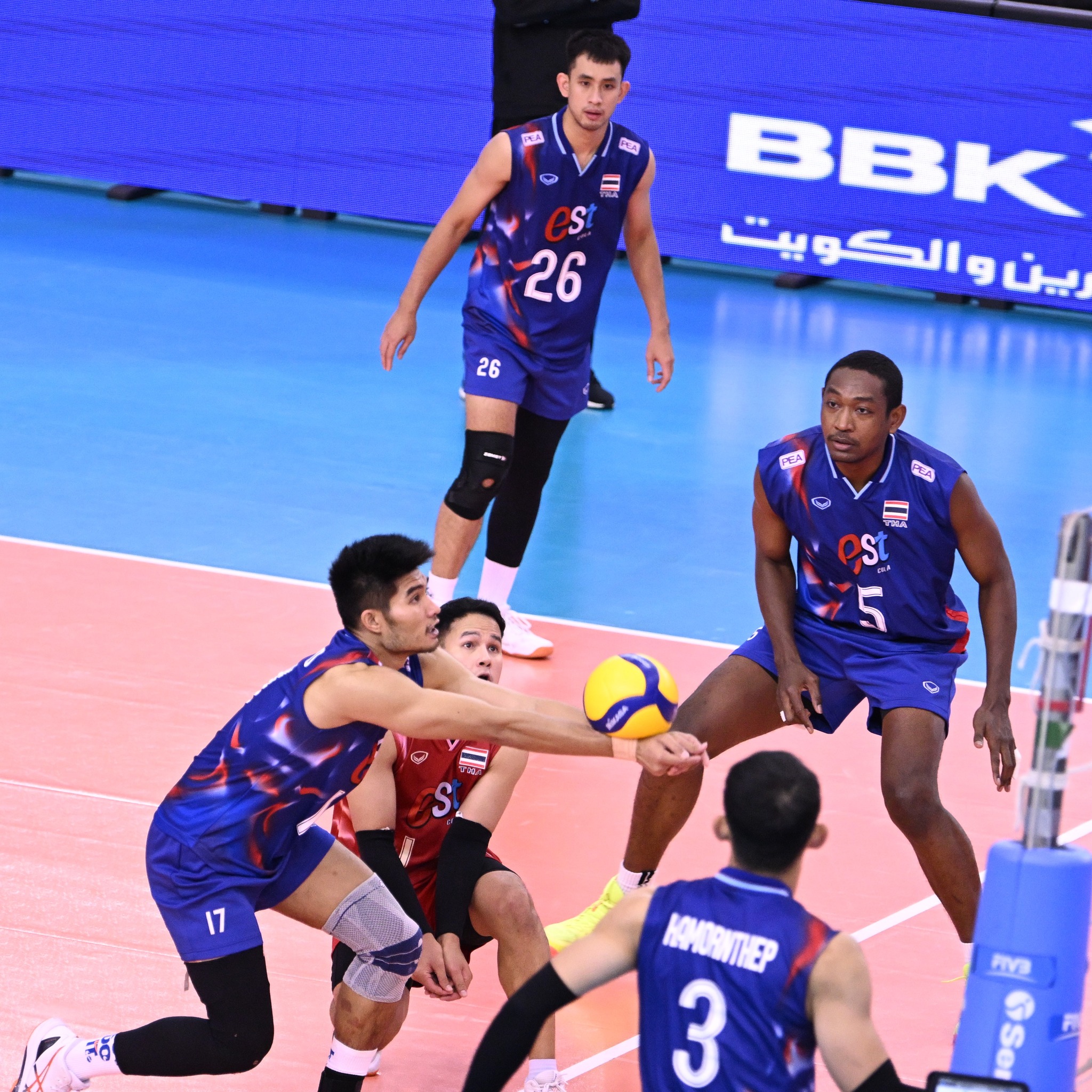 Hot: Kalahkan Thailand, tim Vietnam ciptakan kejutan besar di turnamen voli SEA V.League - Foto 2. Nóng: Hạ Thái Lan, đội tuyển Việt Nam tạo cú sốc lớn ở giải bóng chuyền SEA V.League- Ảnh 2.