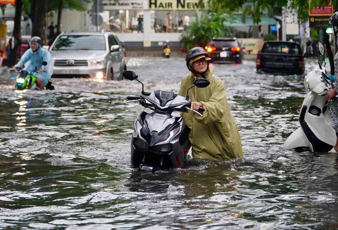 Cao điểm mưa bão, thời tiết khó lường- Ảnh 1.