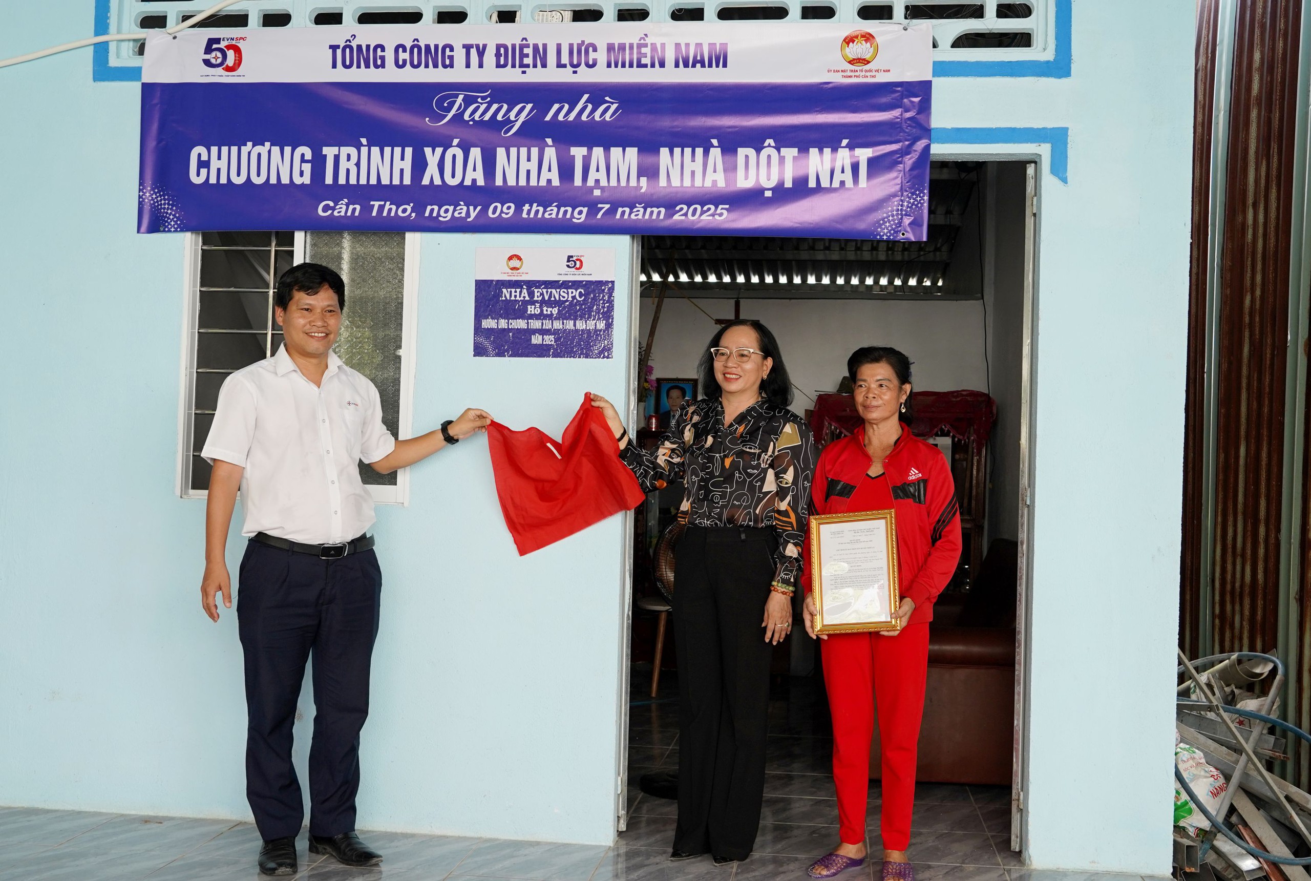 EVNSPC hoàn thành chương trình xóa nhà tạm, nhà dột nát tại Cần Thơ - Ảnh 2.