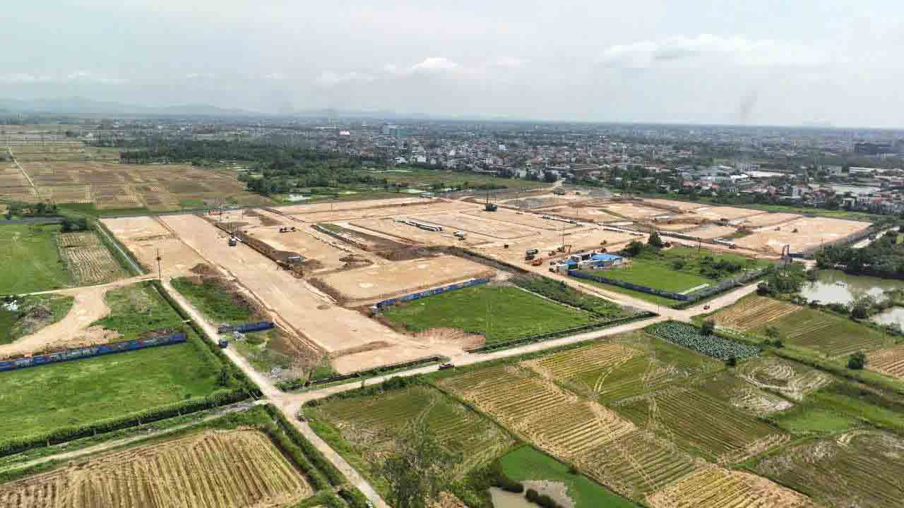 Chuẩn bị mặt bằng cho 'siêu dự án'- Ảnh 1. Chuẩn bị mặt bằng cho 'siêu dự án'- Ảnh 1.