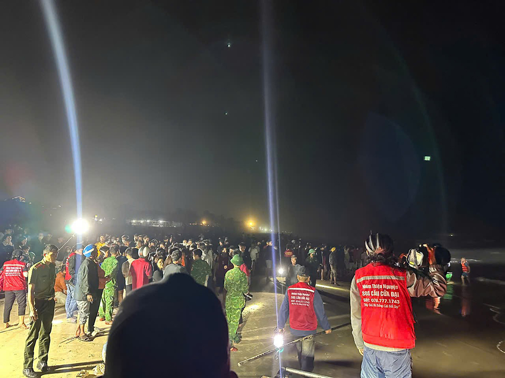 Tysta hjärtan i mörkret - Foto 2. Những tấm lòng thầm lặng trong bóng đêm- Ảnh 2.