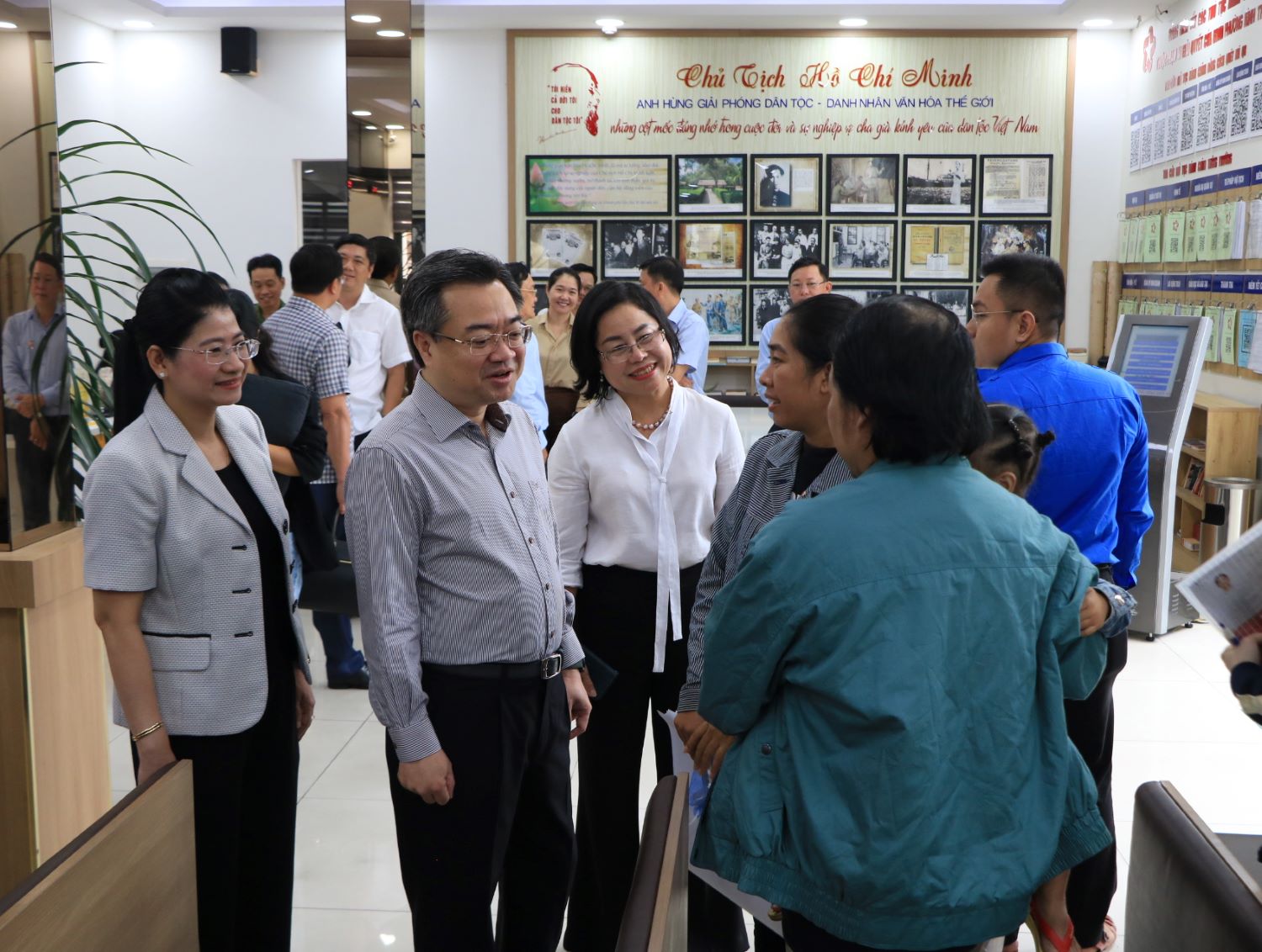 Ông Nguyễn Thanh Nghị thăm hỏi người dân ở phường- Ảnh 6. Ông Nguyễn Thanh Nghị thăm hỏi người dân ở phường- Ảnh 6.