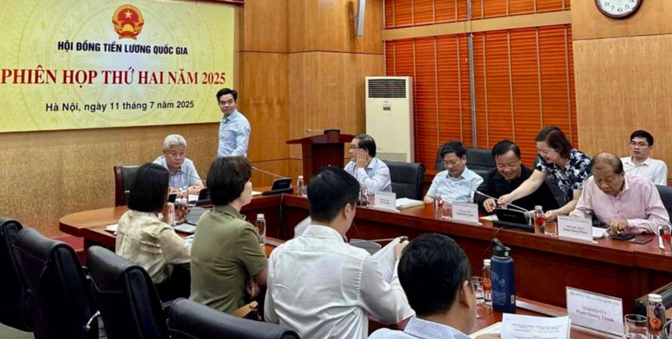 Tổng Liên đoàn Lao động Việt Nam giữ quan điểm tăng lương tối thiểu vùng - Ảnh 1.